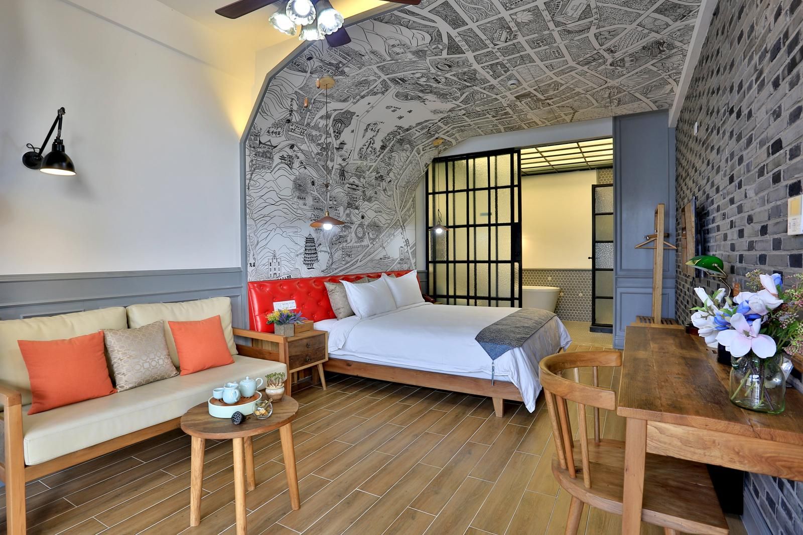 Courtyard King Bed