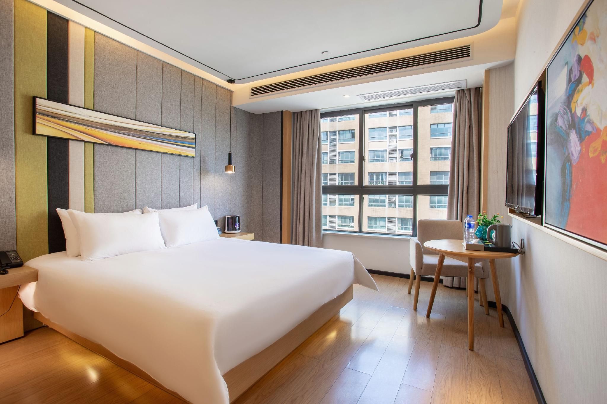 Huazhu - Room With Bed