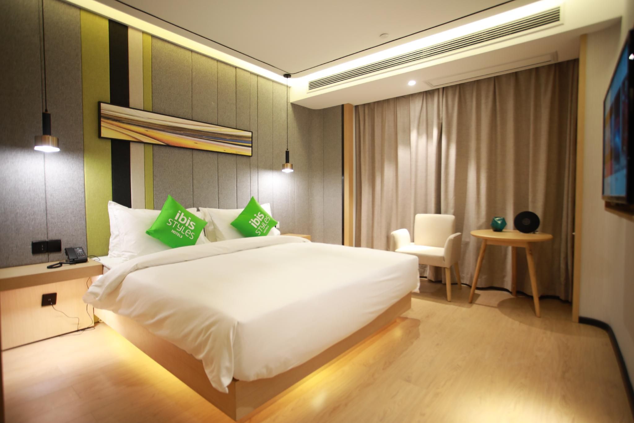 Huazhu - Superior BedRoom