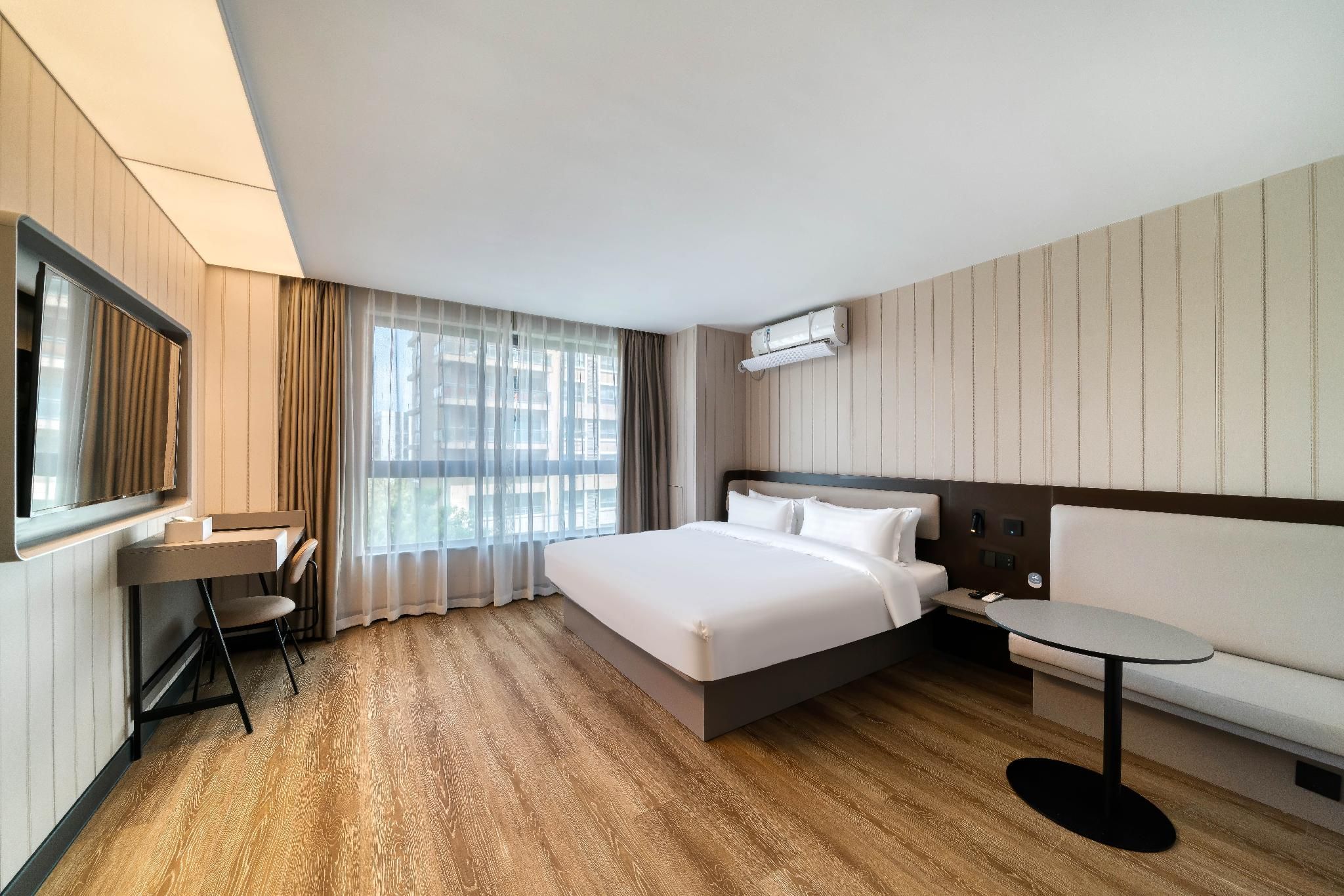 Huazhu - Deluxe Bed Room