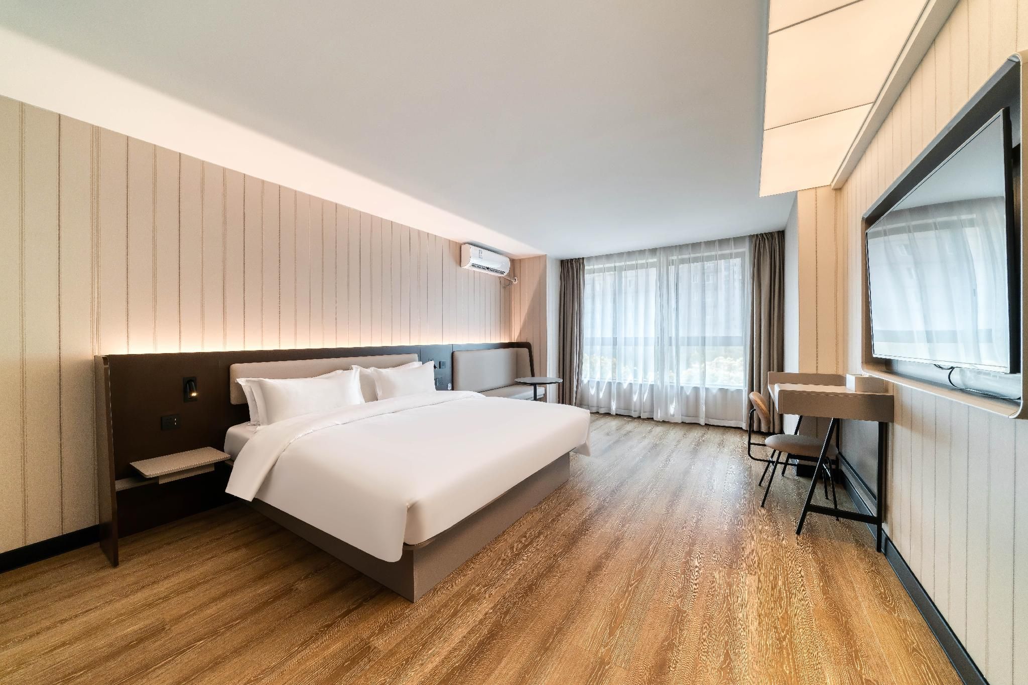 Huazhu - Deluxe Bed Room