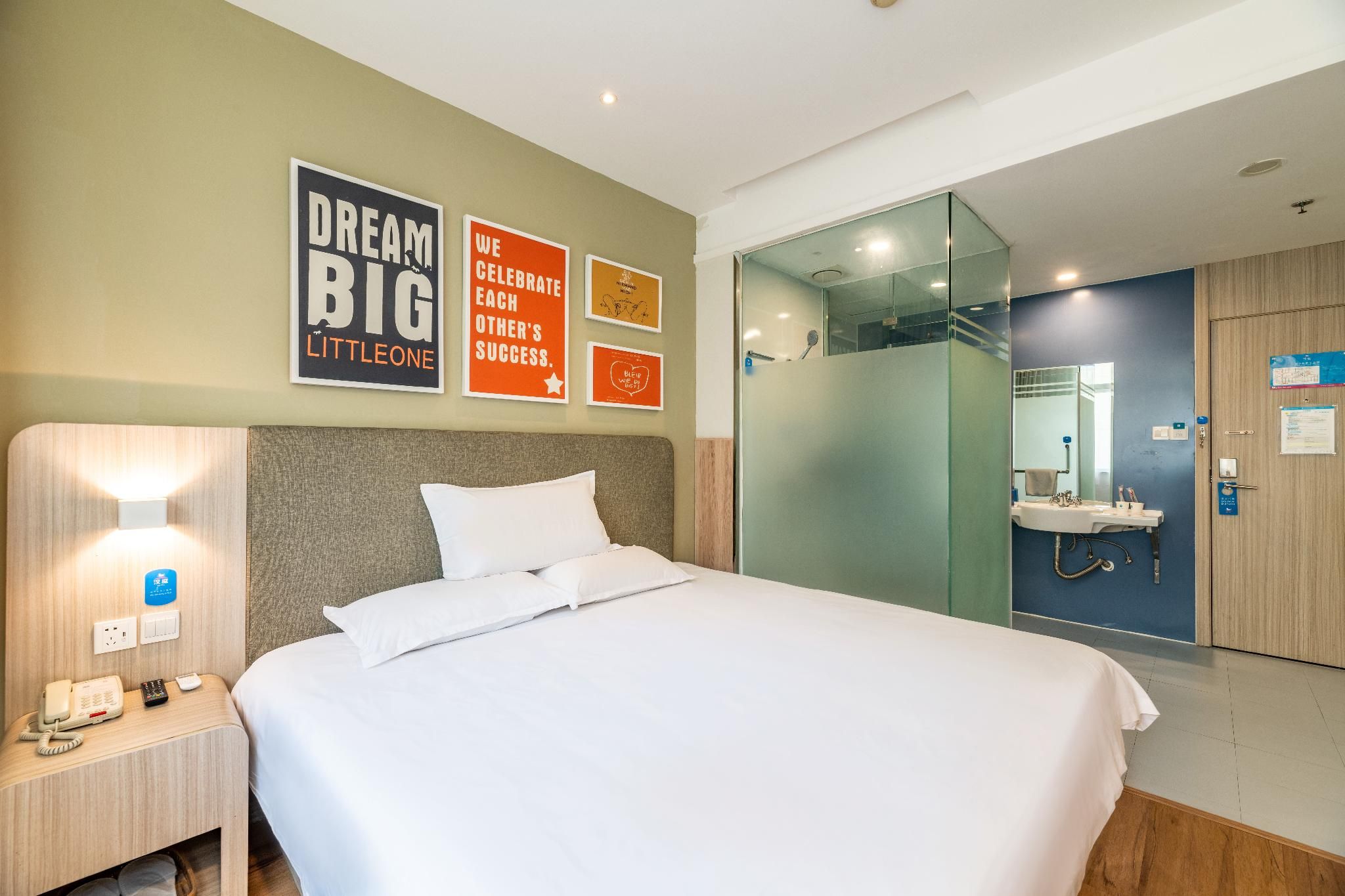 Huazhu - Room With Bed