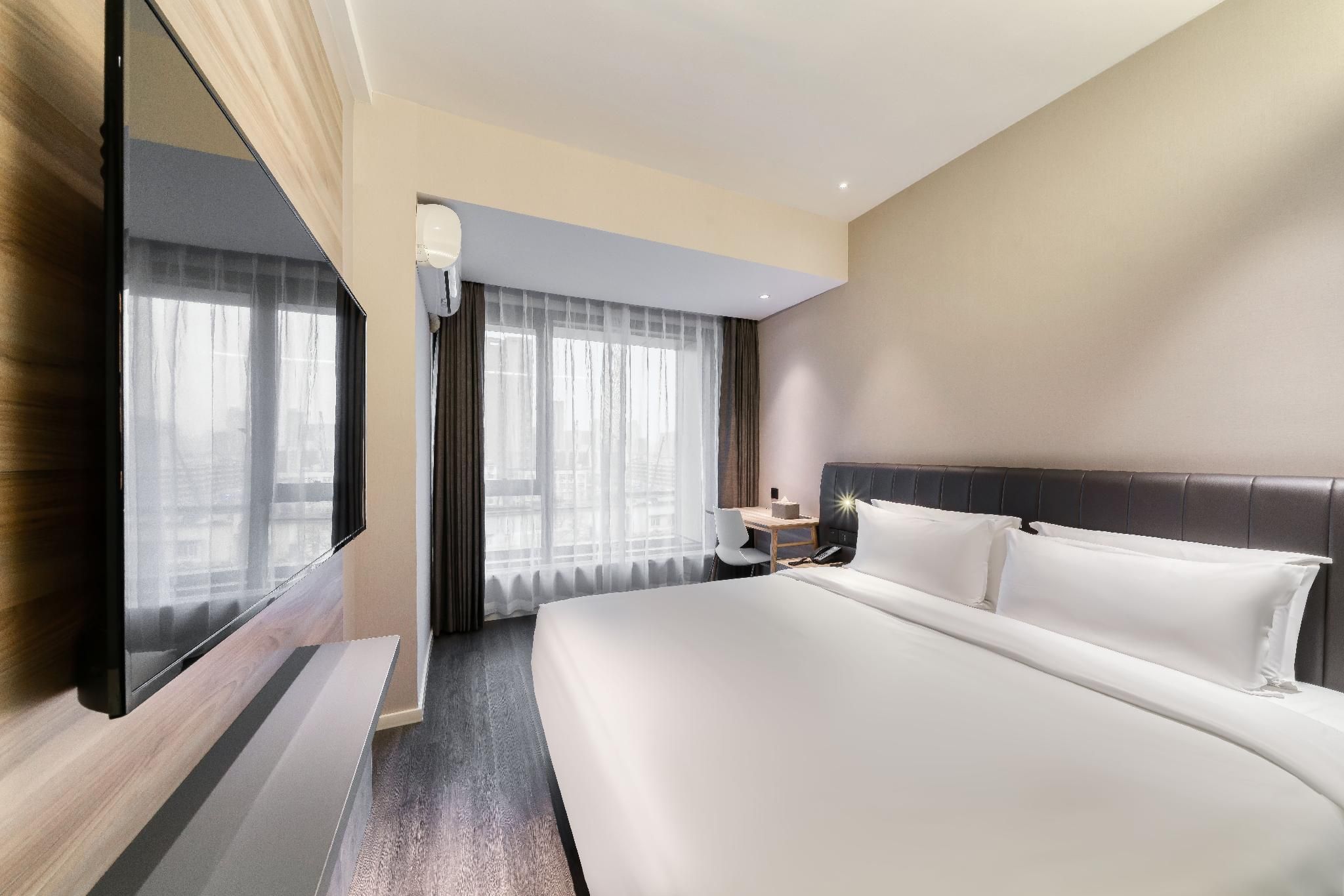Business Queen Bed Room