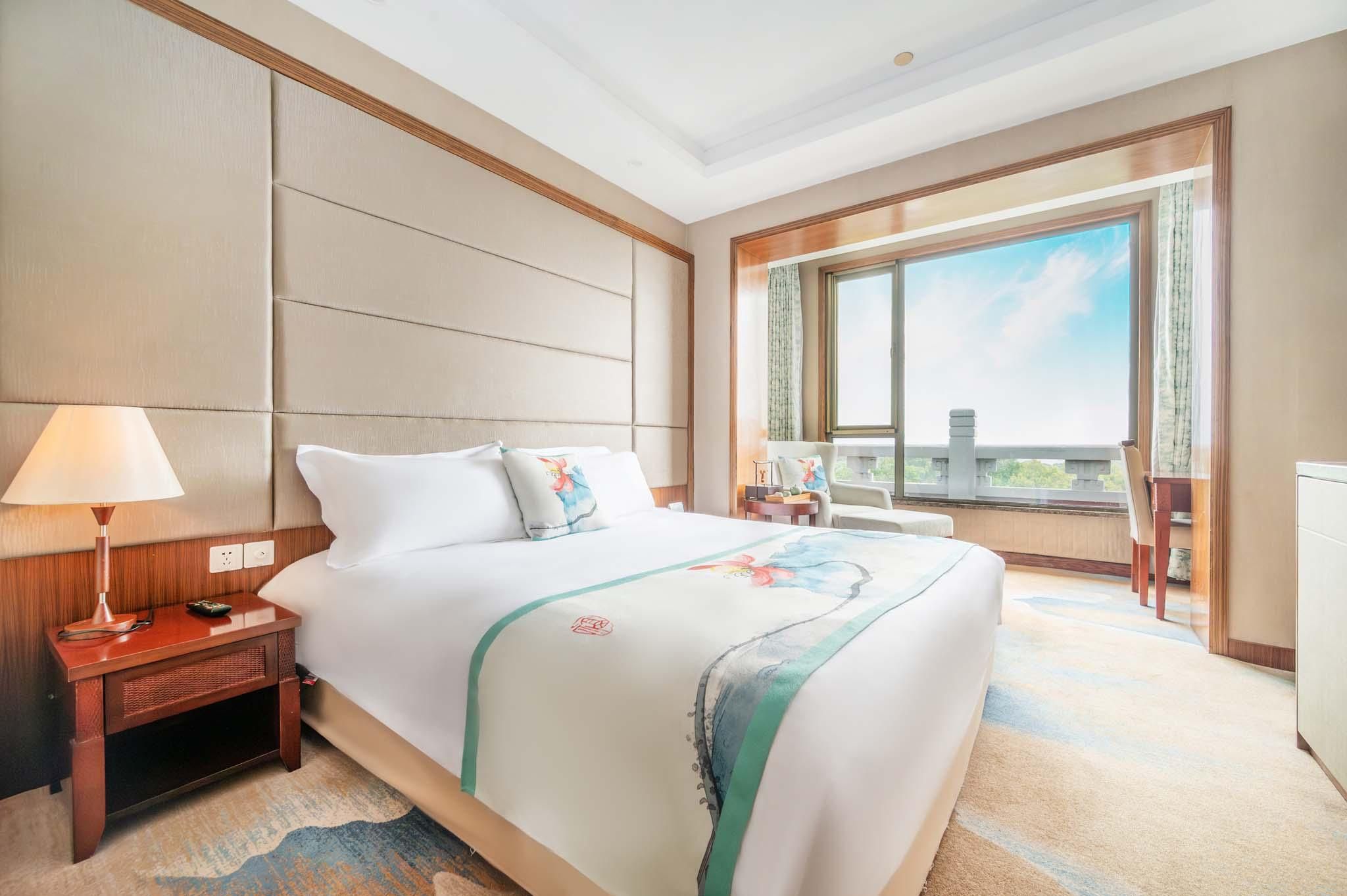 Mountain View King Room