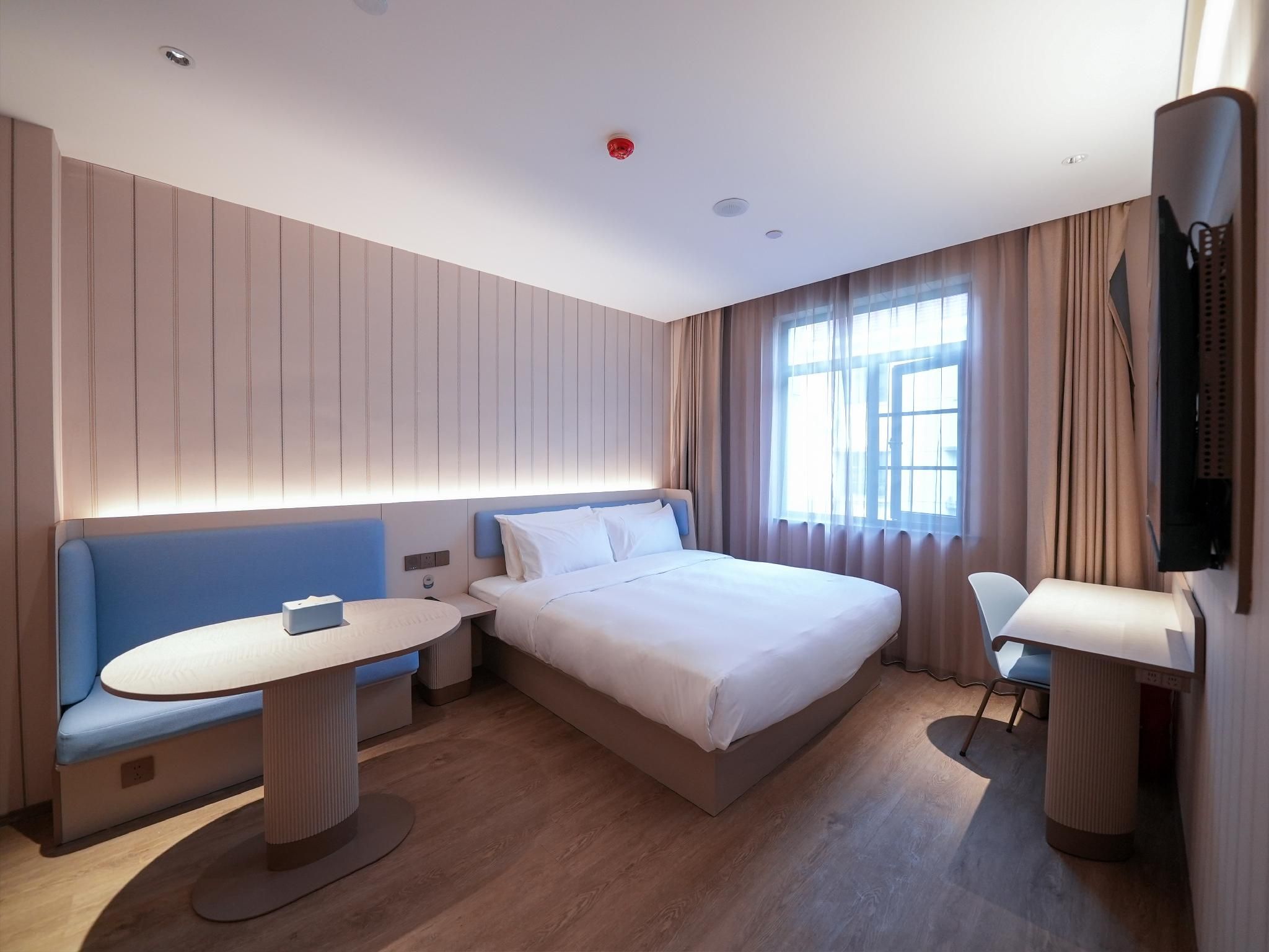 Huazhu - Deluxe Bed Room