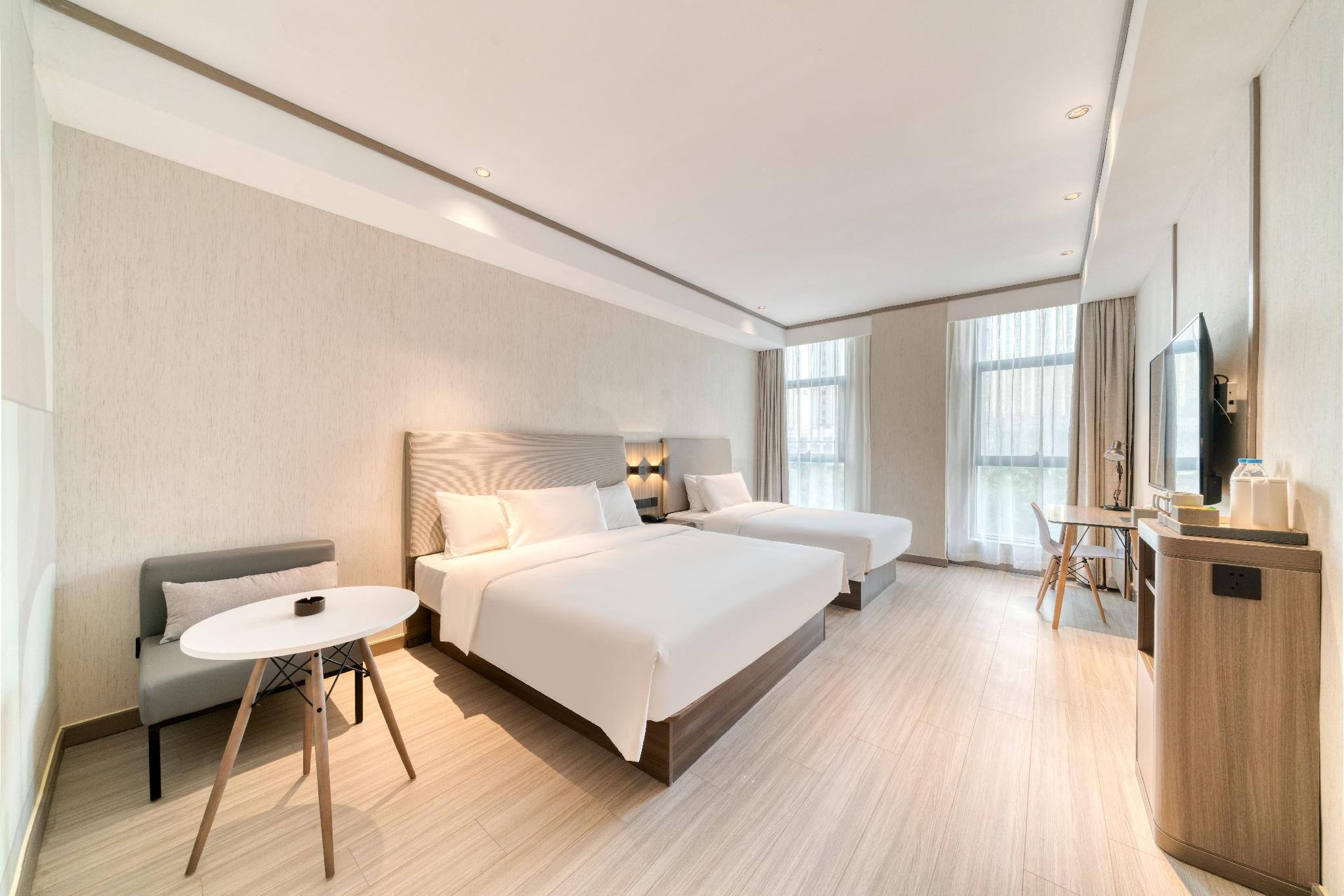 Huazhu - Room With Bed