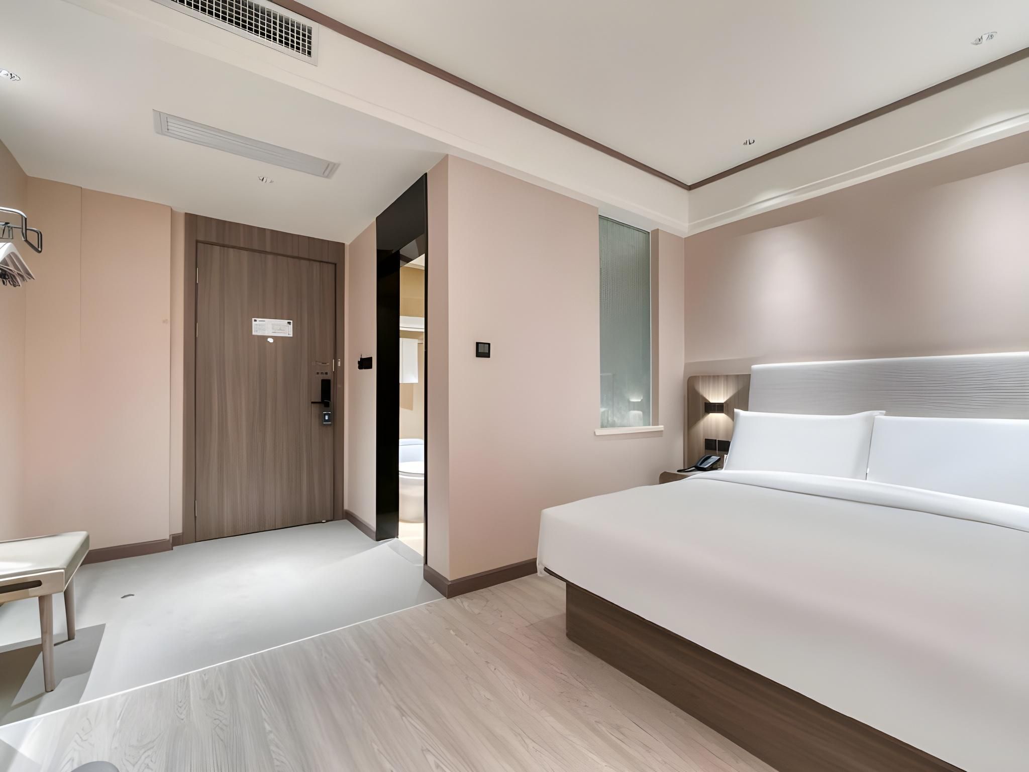 Huazhu - Room With Bed
