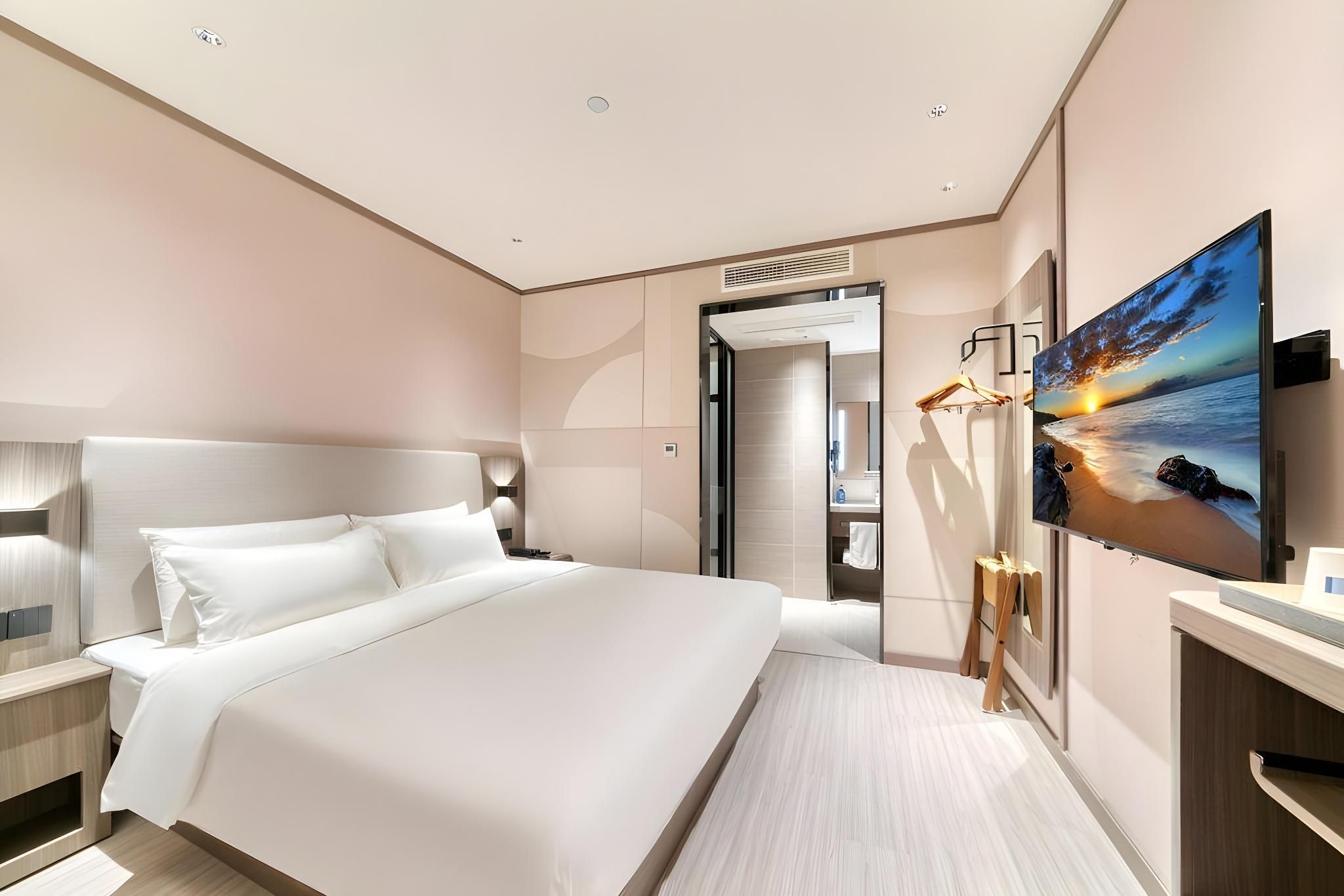 Hotel Queen Room
