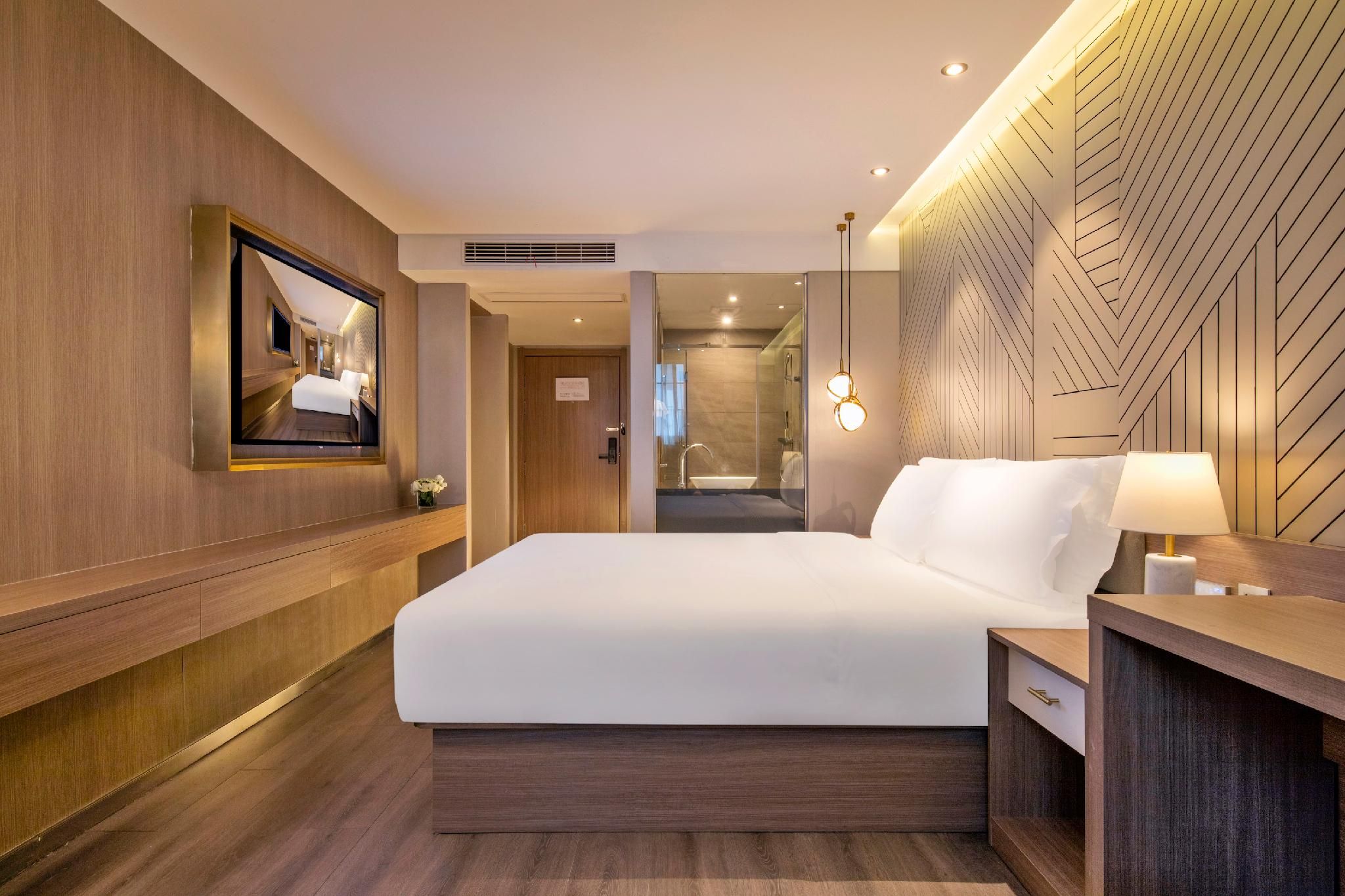 Queen Superior Room