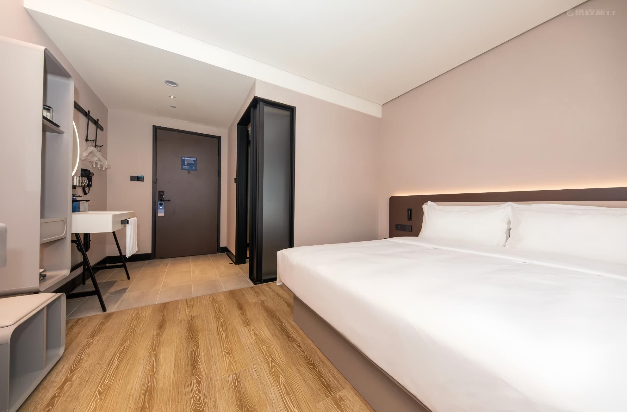 Business Queen Bed Room