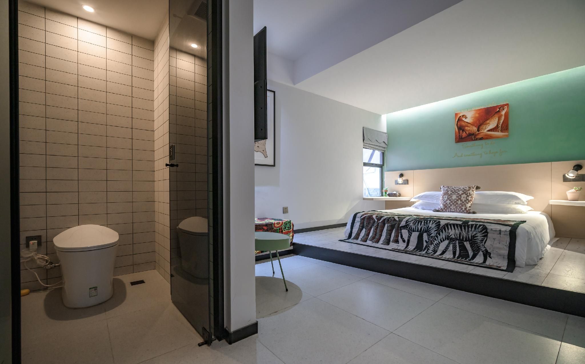 Queen Room with Garden View