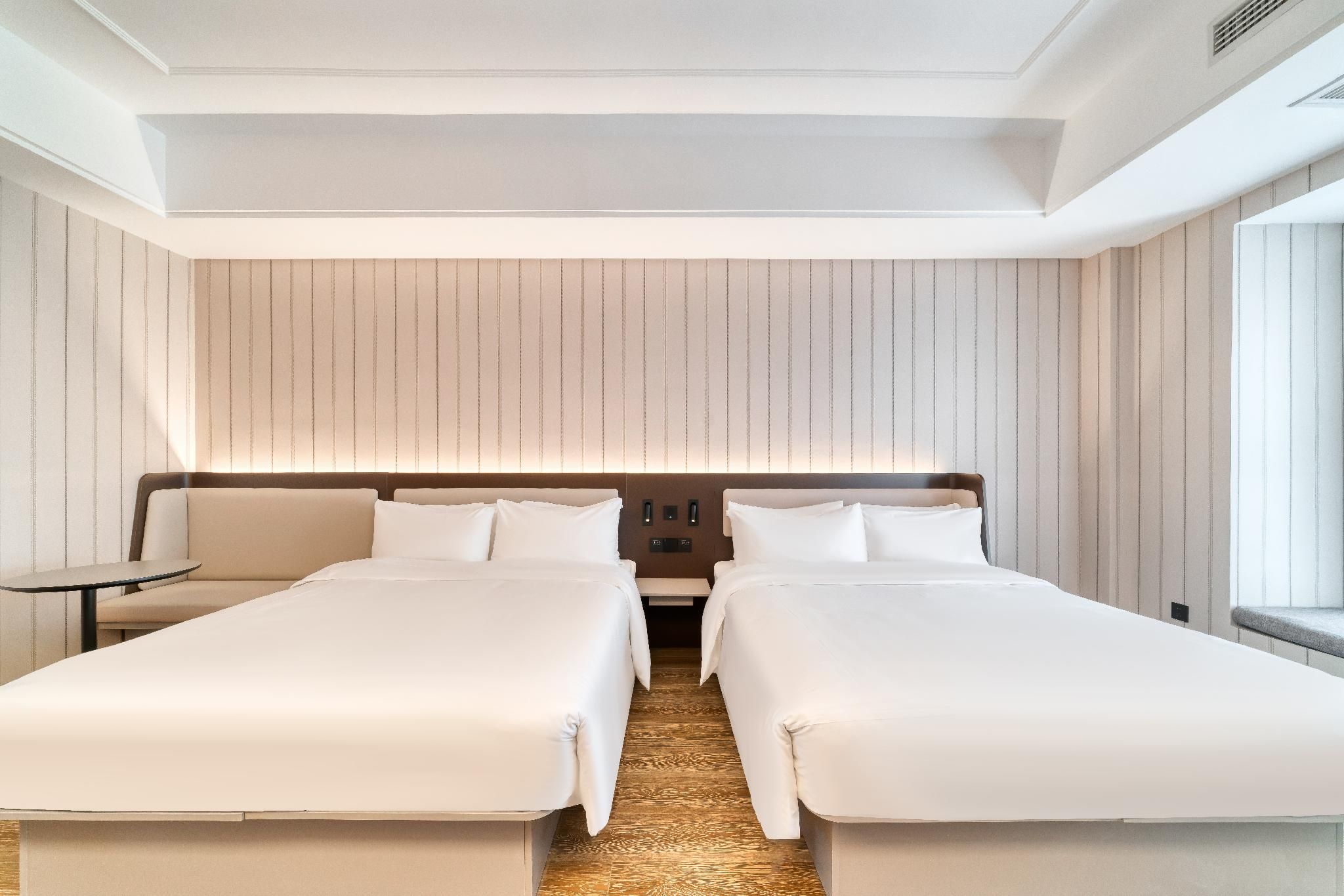 Huazhu - Superior Twin