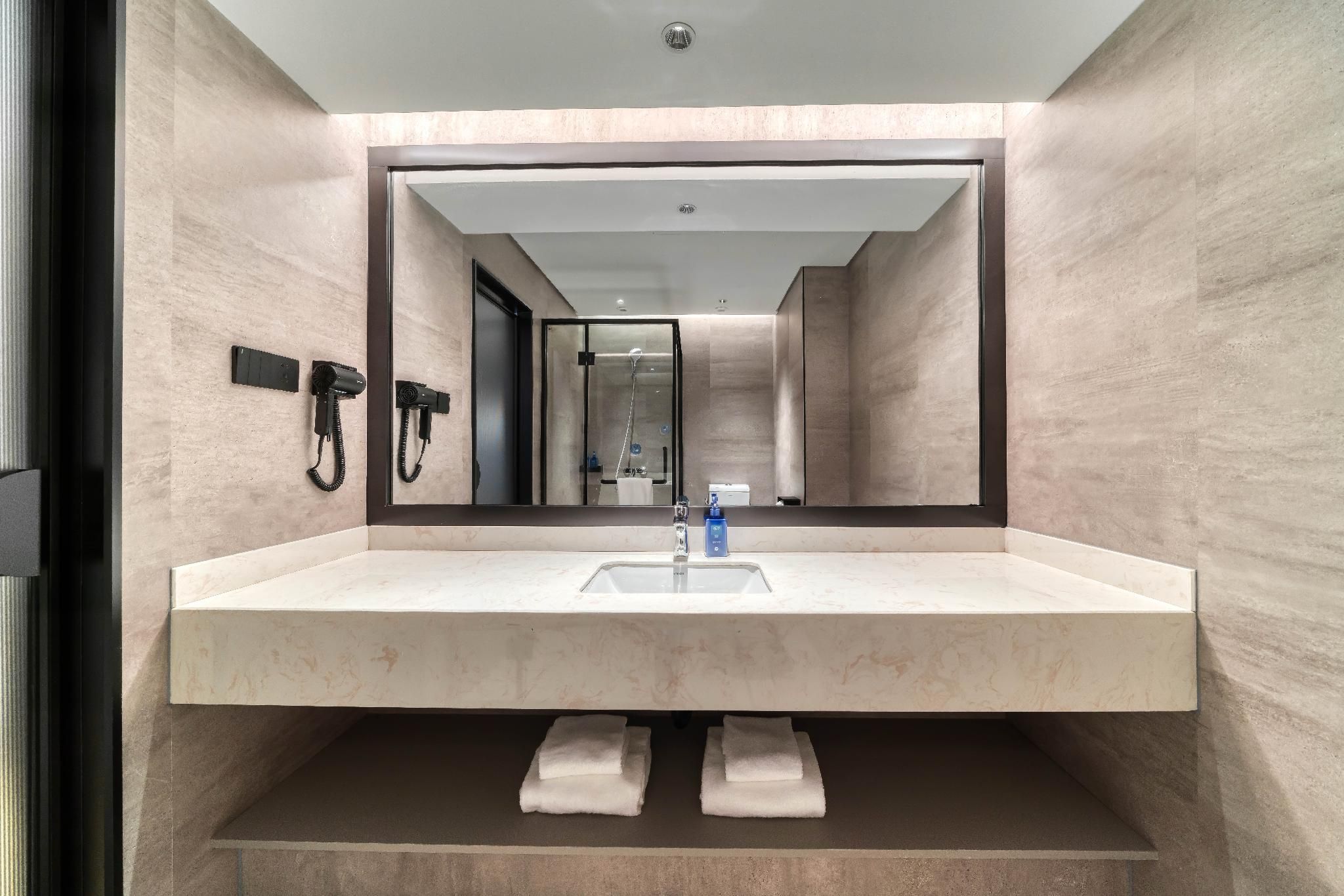 Huazhu - Superior T Bed Room