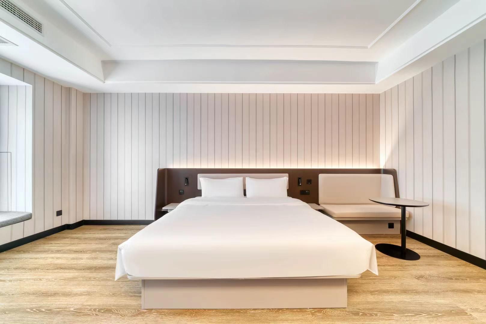 Huazhu - Superior T Bed Room