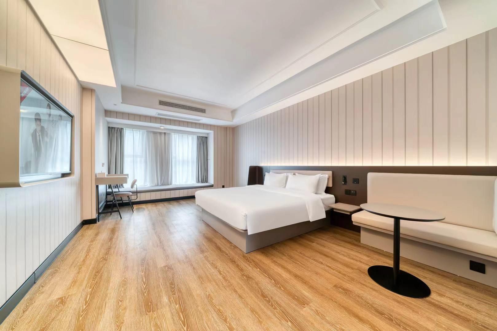 Huazhu - Superior T Bed Room