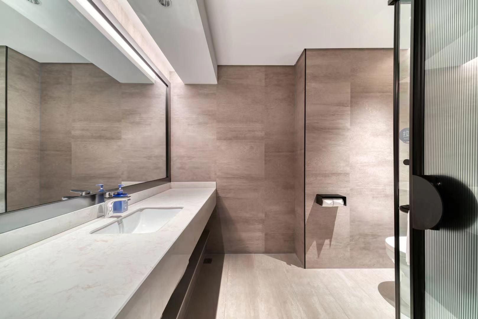 Huazhu - Superior Twin