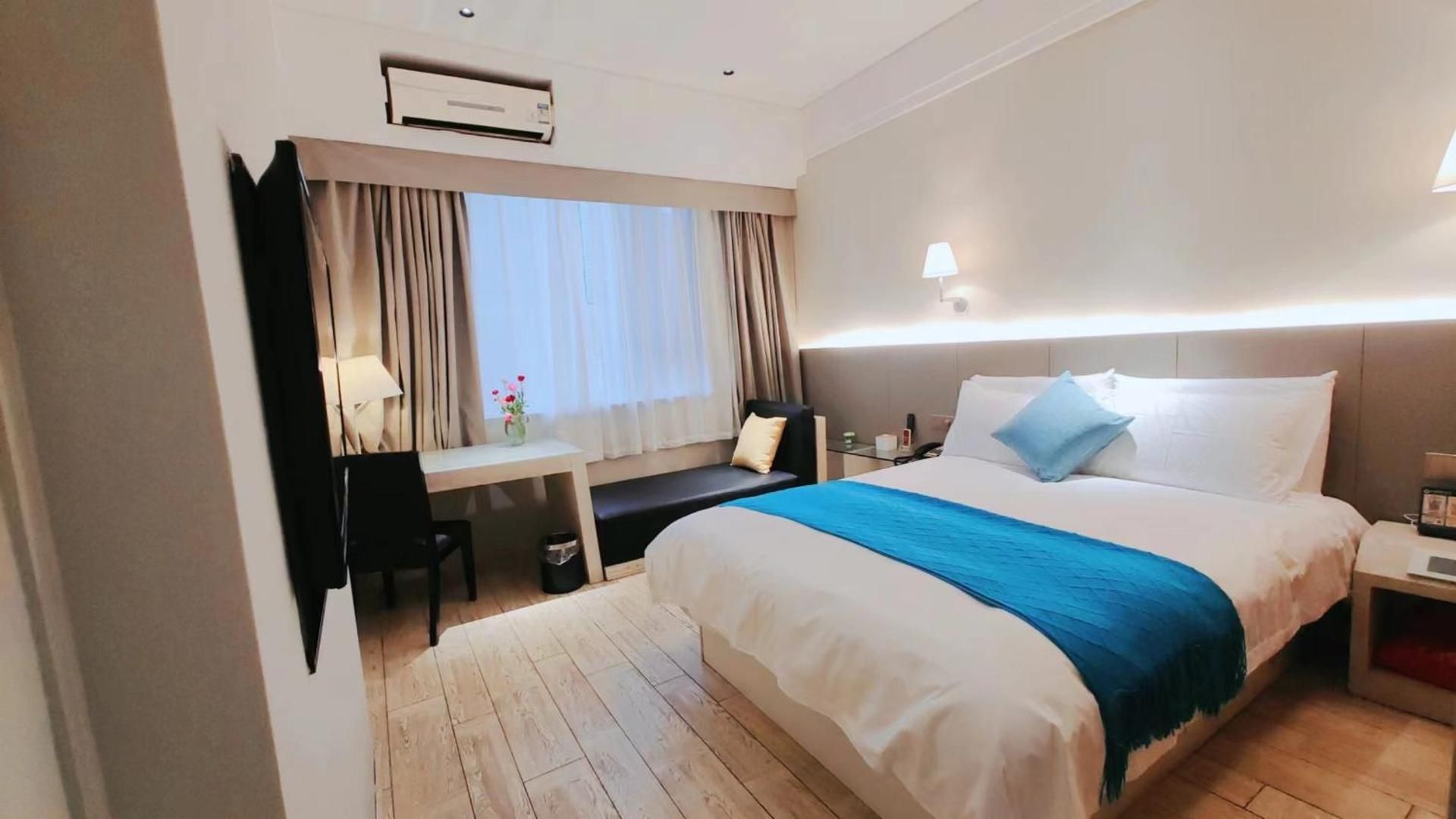 Deluxe Queen Room