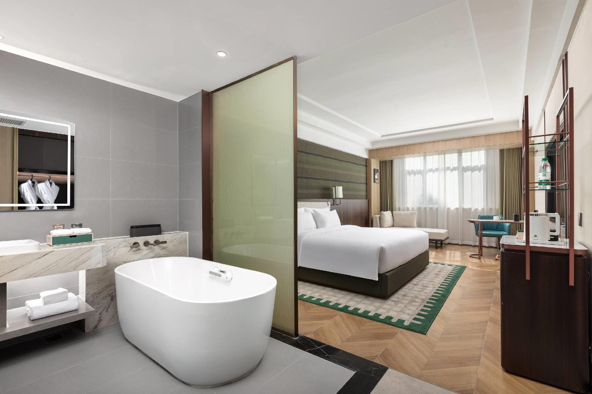 1 King Bed Luxury Room