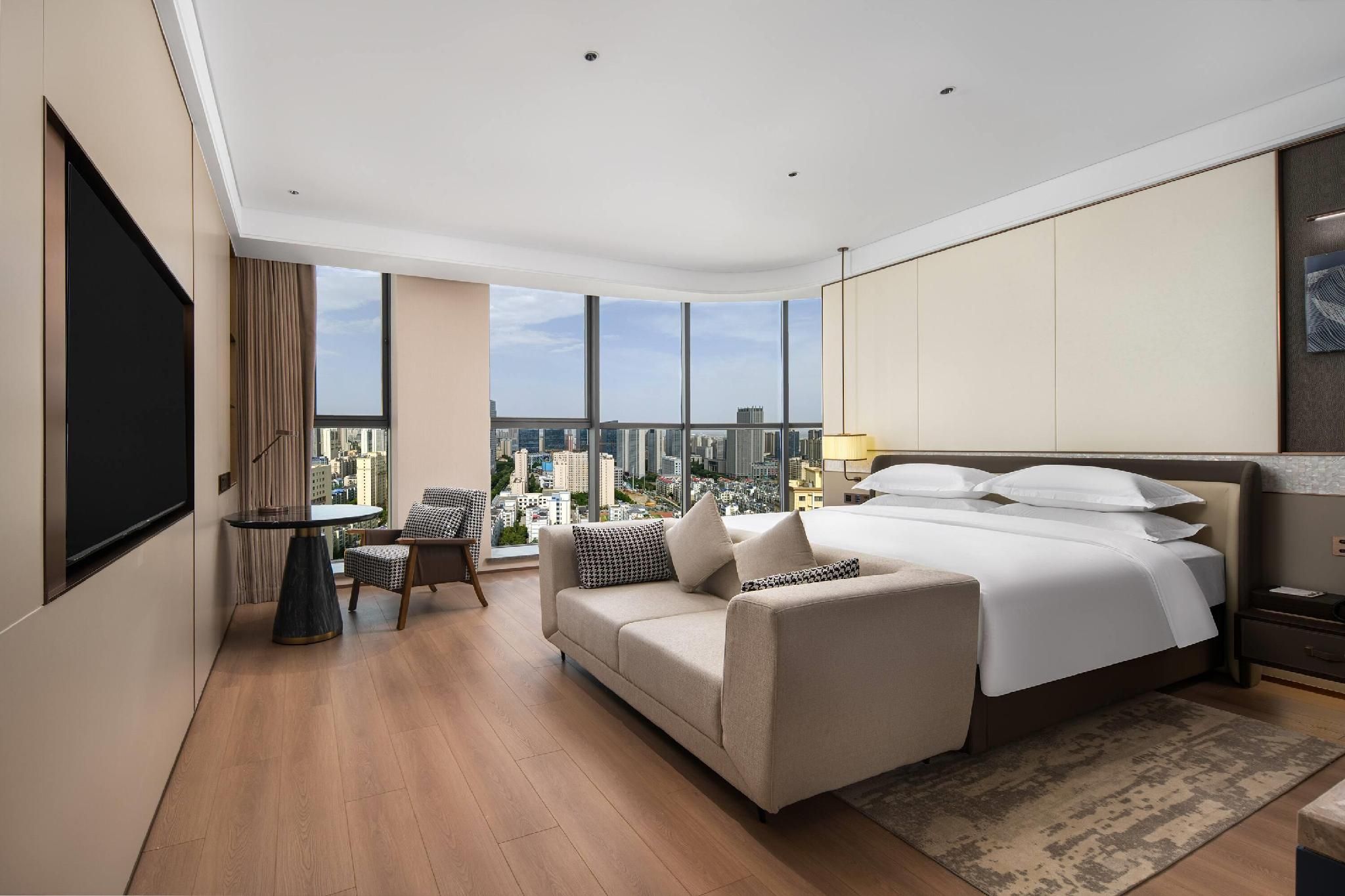 1 King Bed, Business Room, Bathtub, Non-Smoking