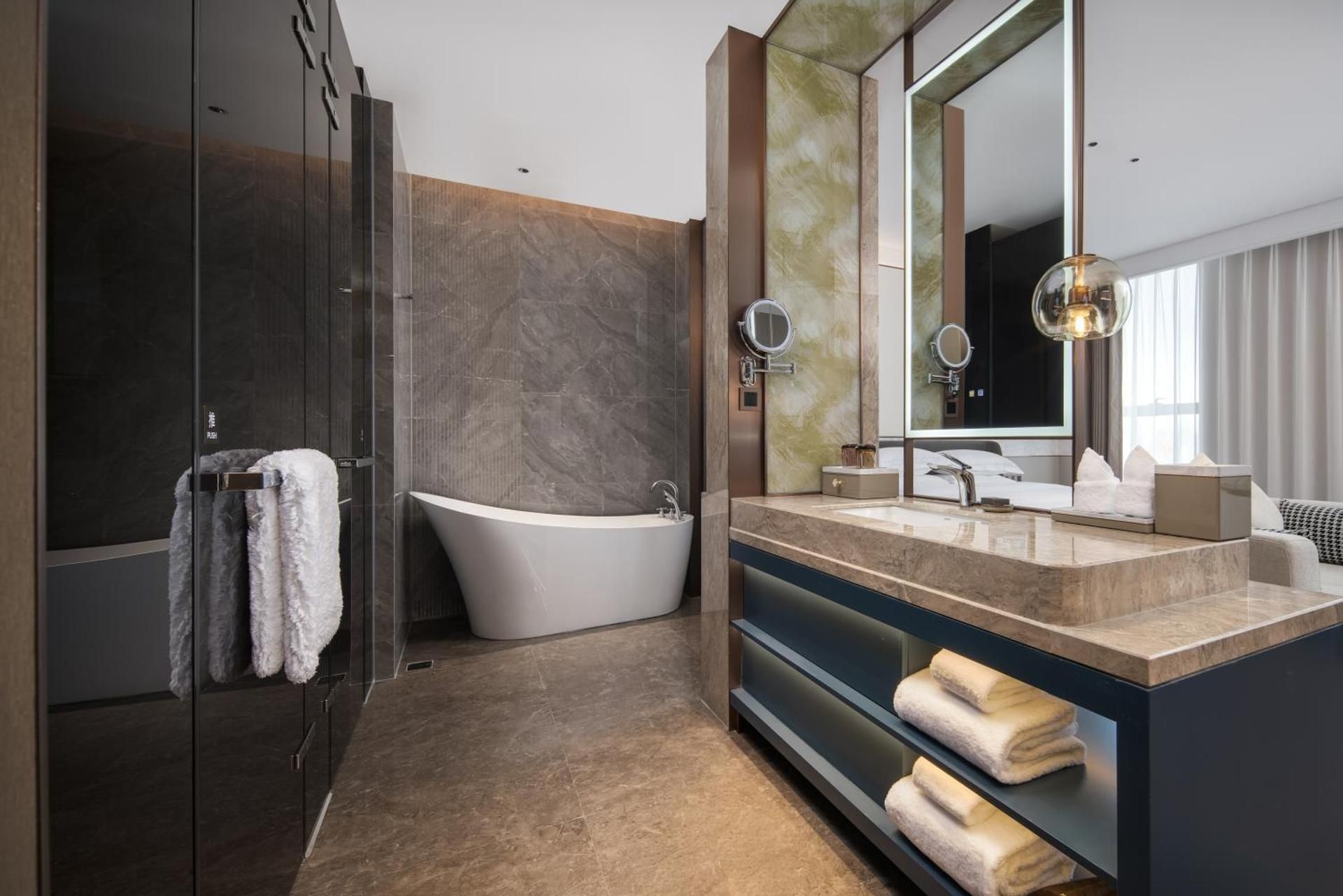 1 King Bed, Elegant Room, Bathtub, Non-Smoking