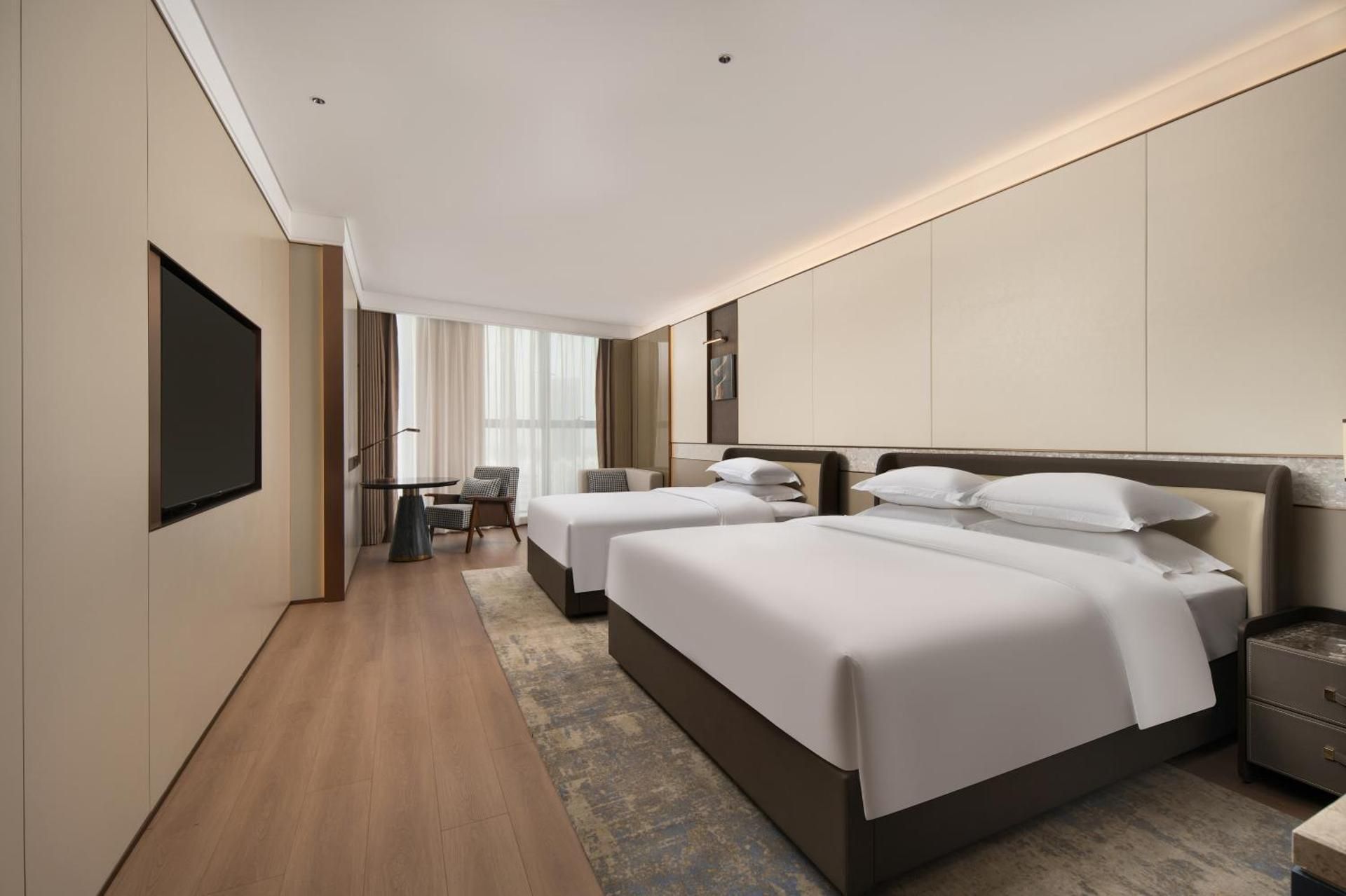 1 King Bed and 1 Double Bed, Family Room, Non-Smoking