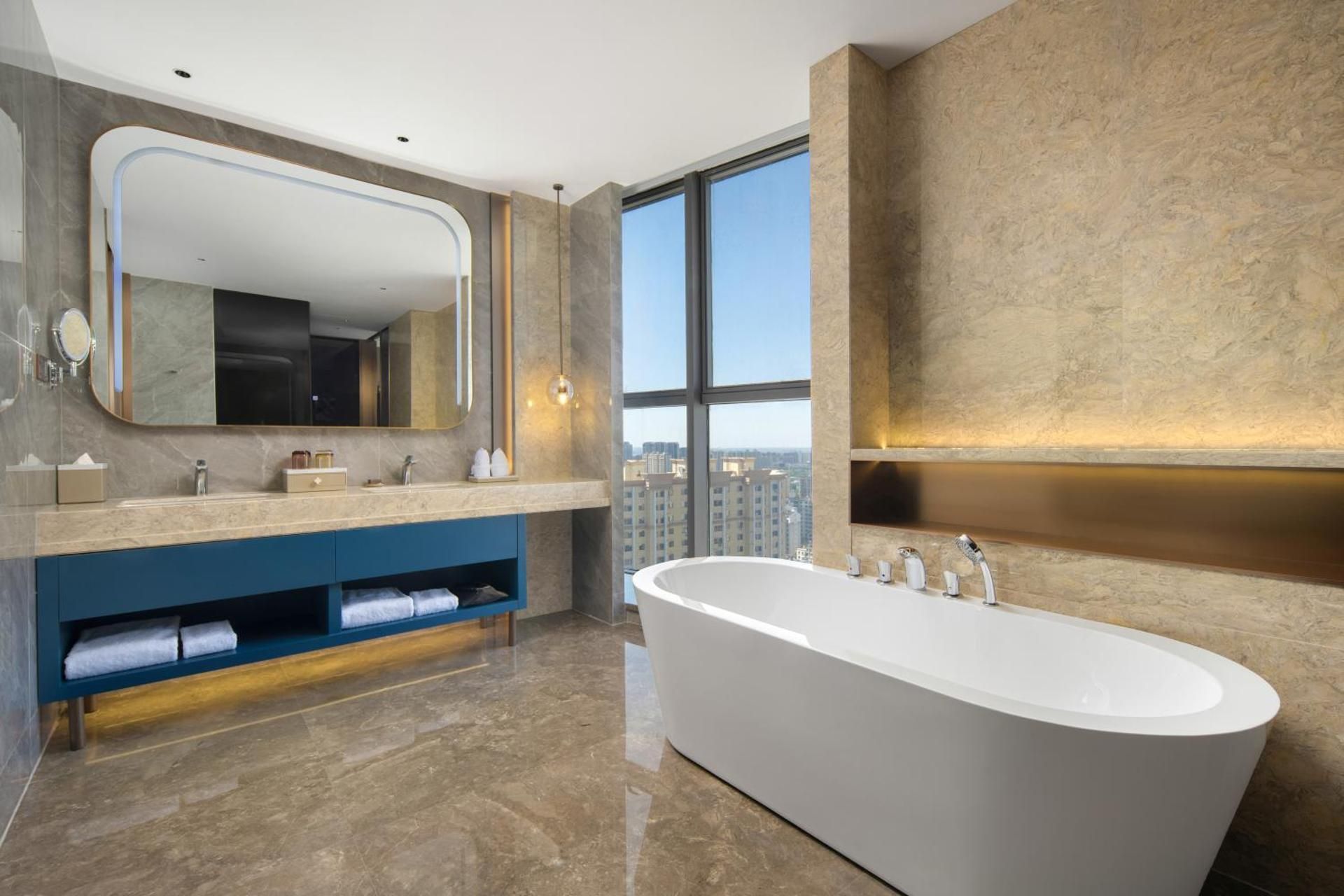 1 King Bed, Suite, Non-Smoking