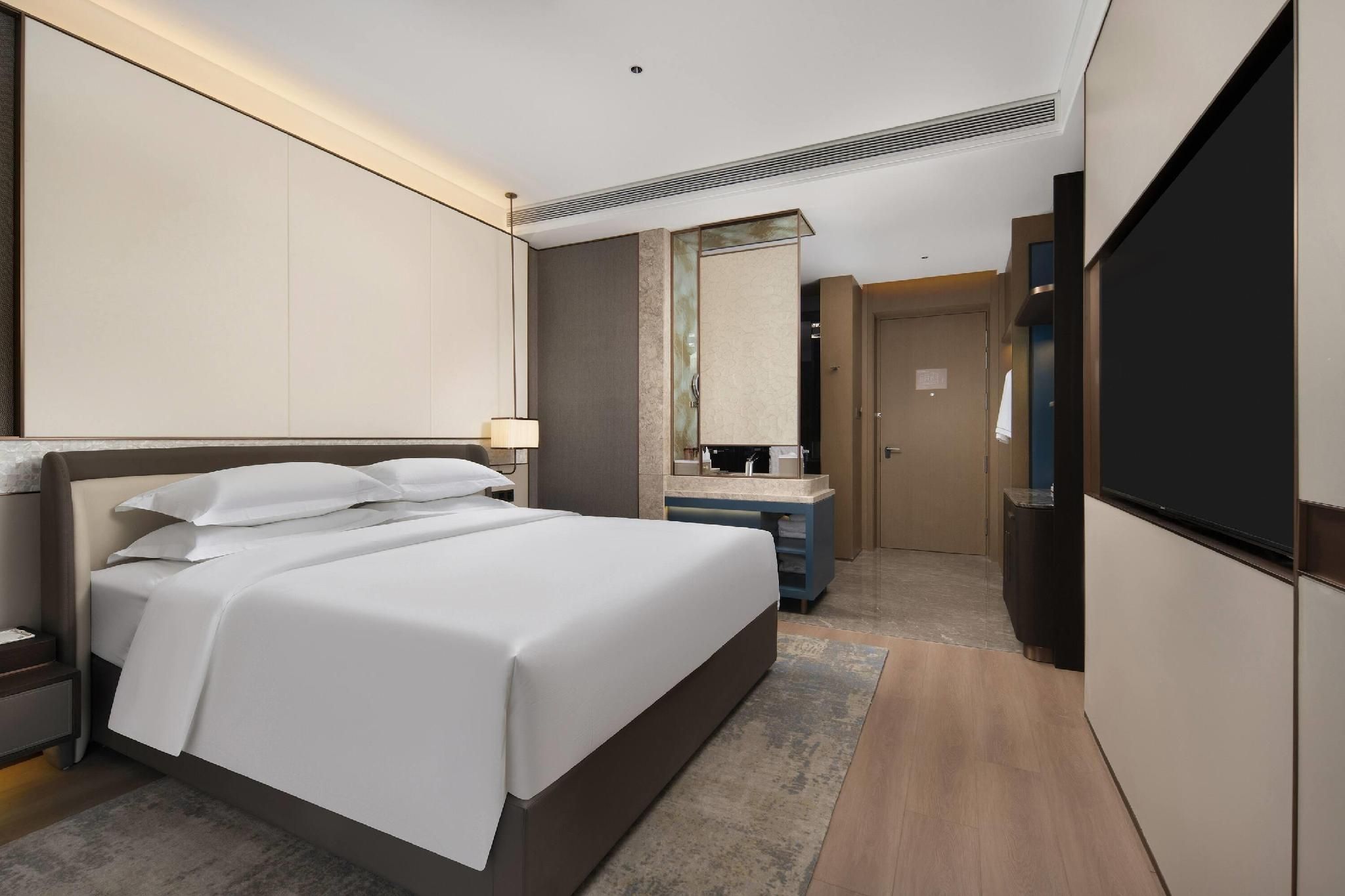 1 King Bed, Elegant Room, Non-Smoking