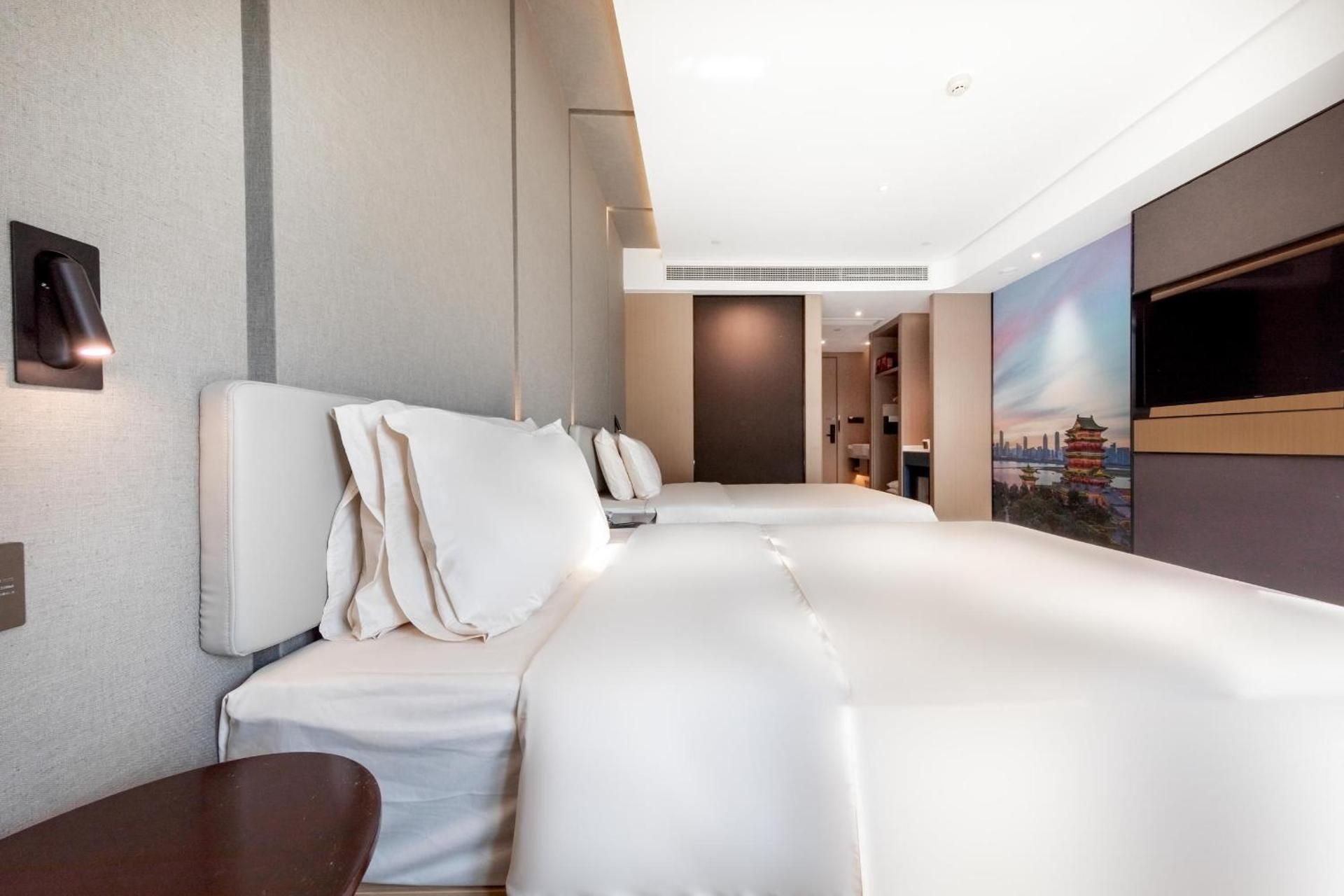 Premier Twin Room with City View