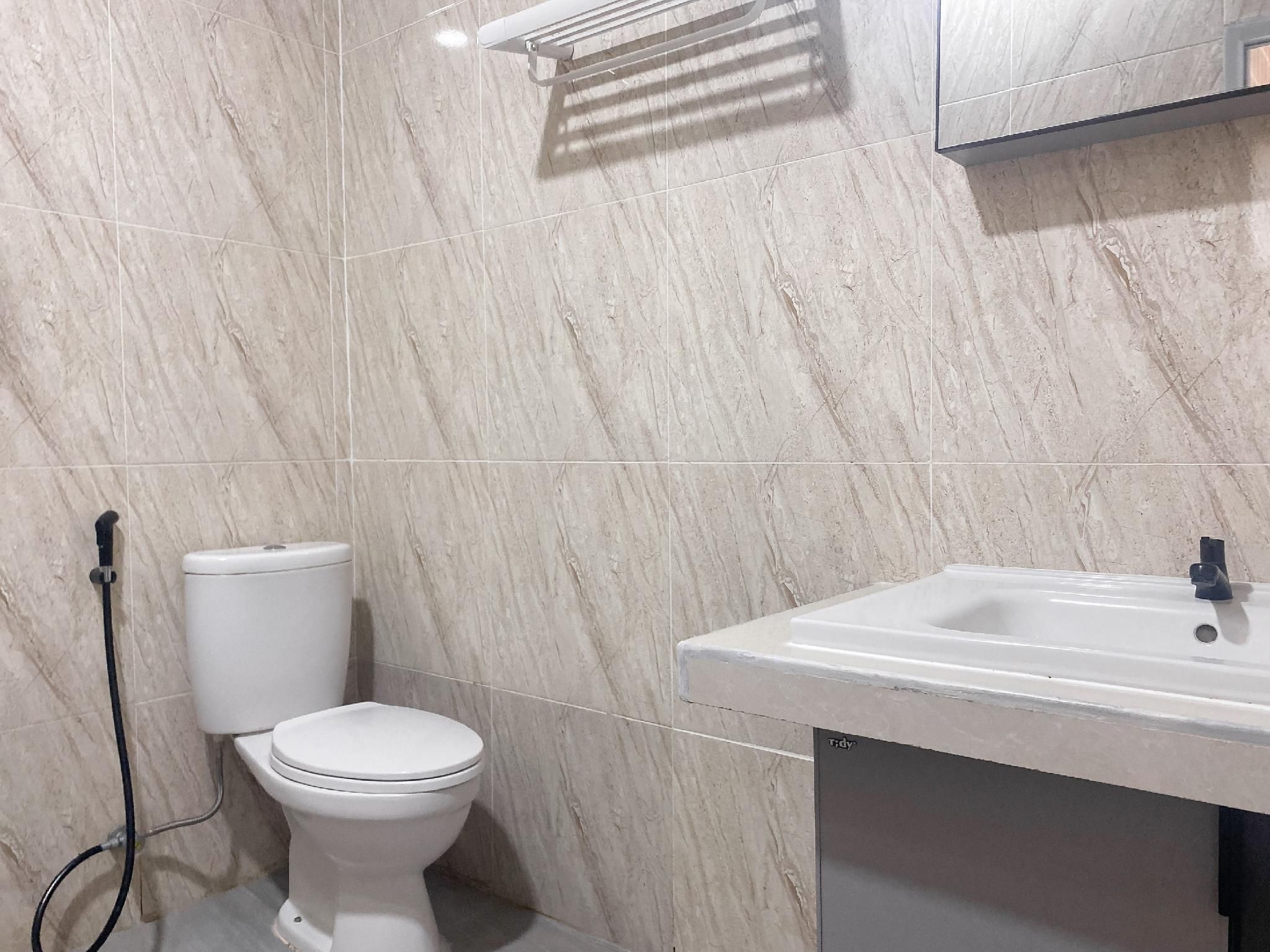 Urbanview Hotel Hakobox Syariah Lampung by RedDoorz Standard Room 3