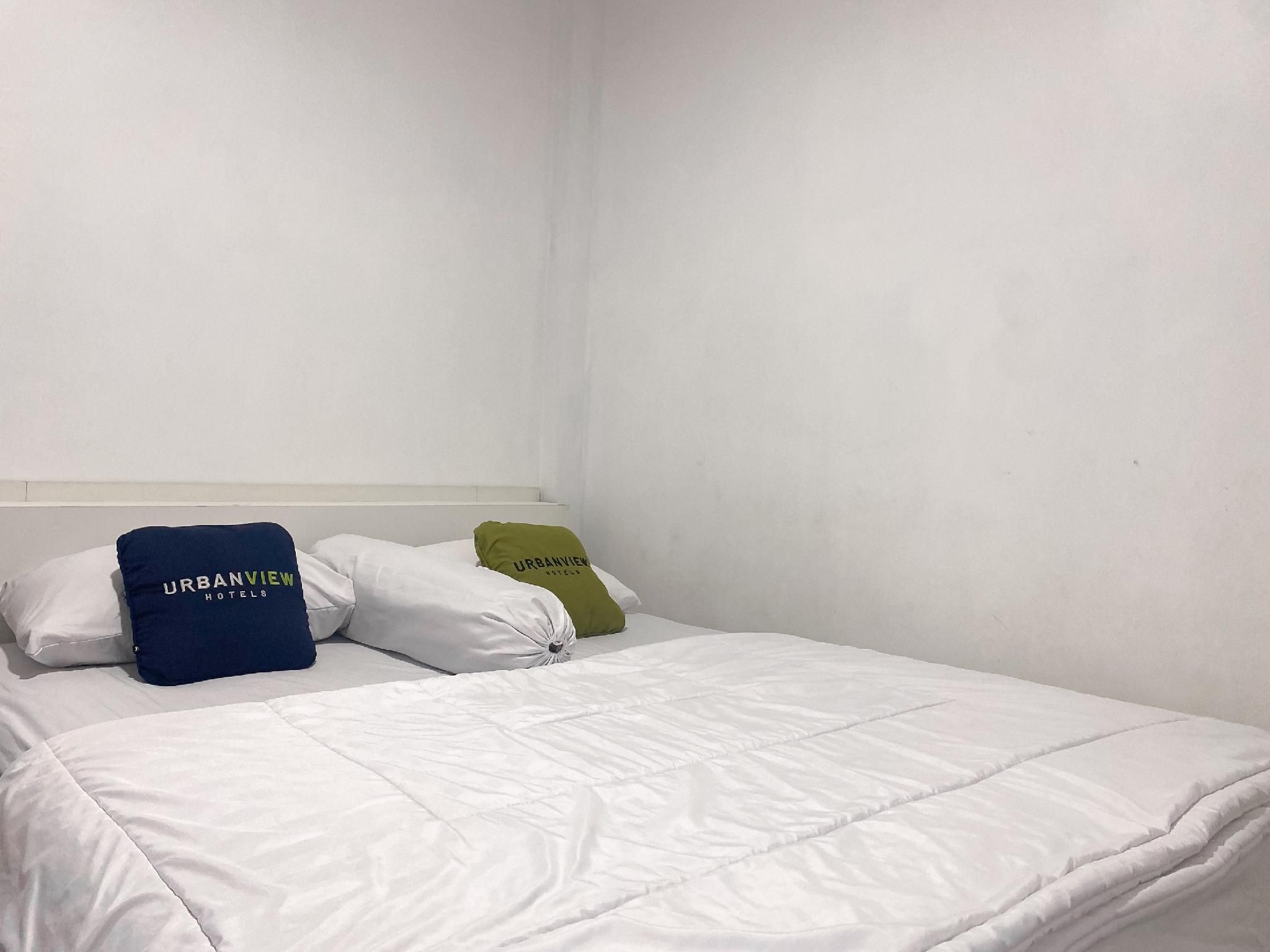 Urbanview Hotel Hakobox Syariah Lampung by RedDoorz Standard Room 2