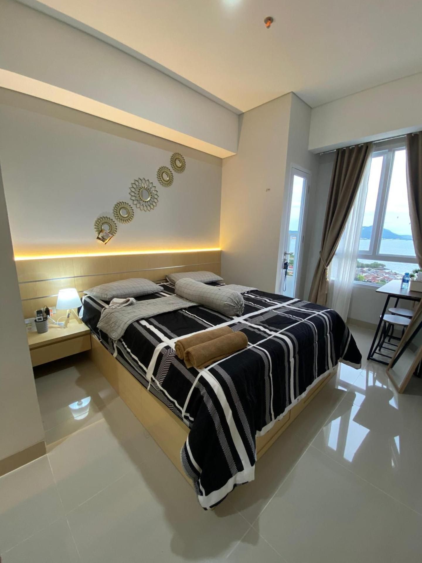 One-Bedroom Apartment with Balcony and Sea View