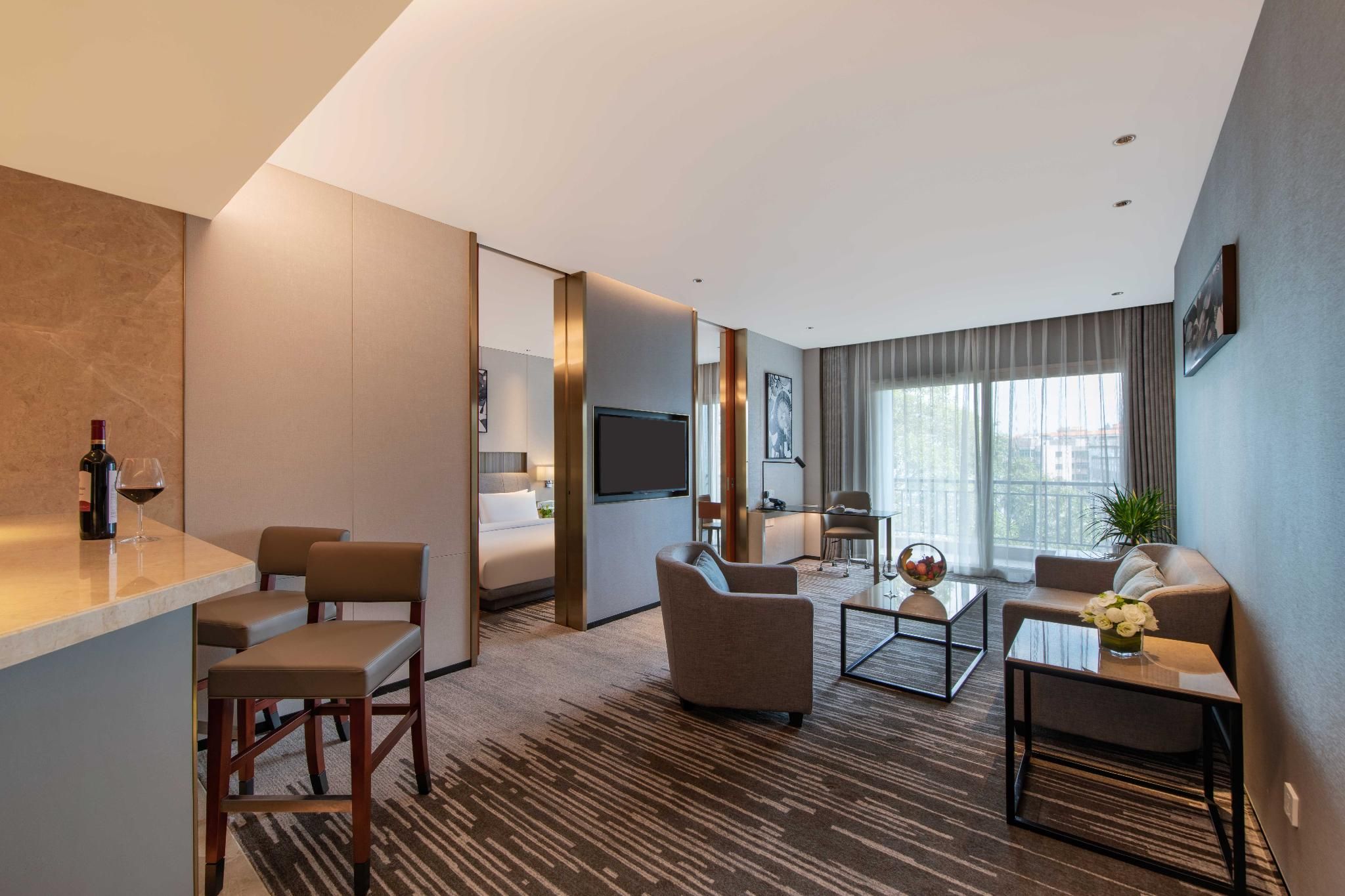 Dongguan Marriott Hotel Deluxe Suite, Club lounge access, 1 Bedroom Suite, 1 Queen, City view 2