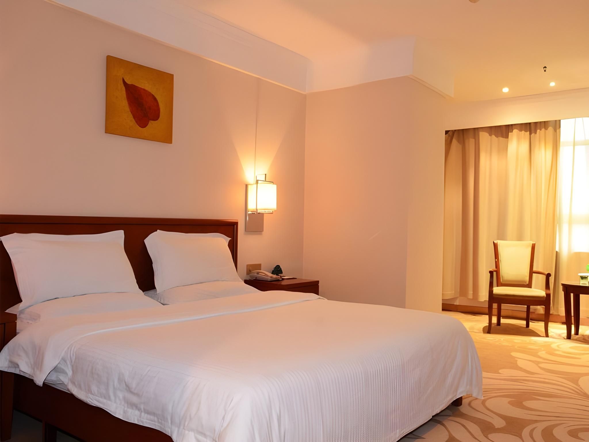 Business Queen Room