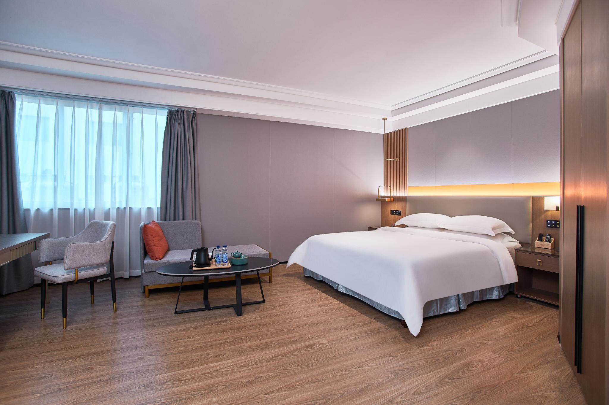 Business King Room