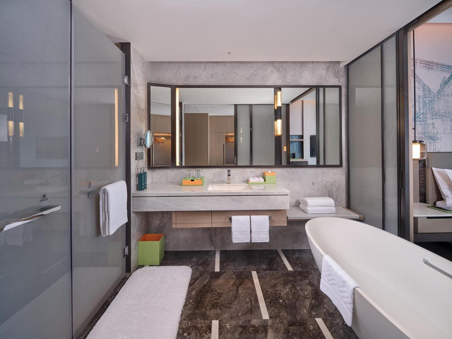 Hilton Huizhou King Deluxe Room River View 3