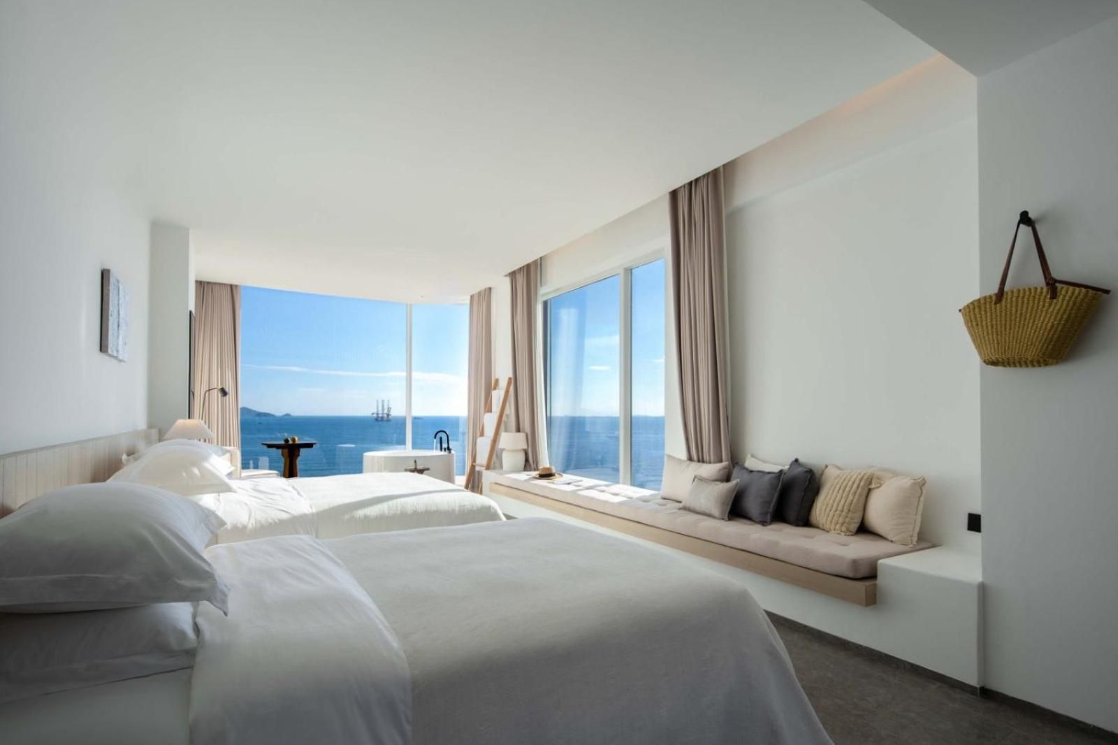 Family Room with Sea View