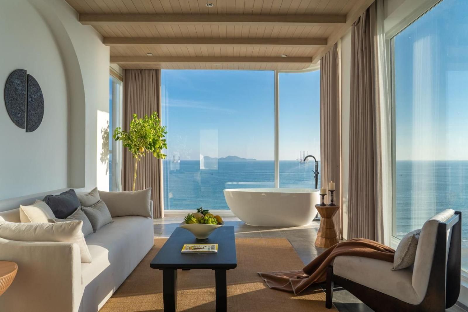 Queen Suite with Sea View
