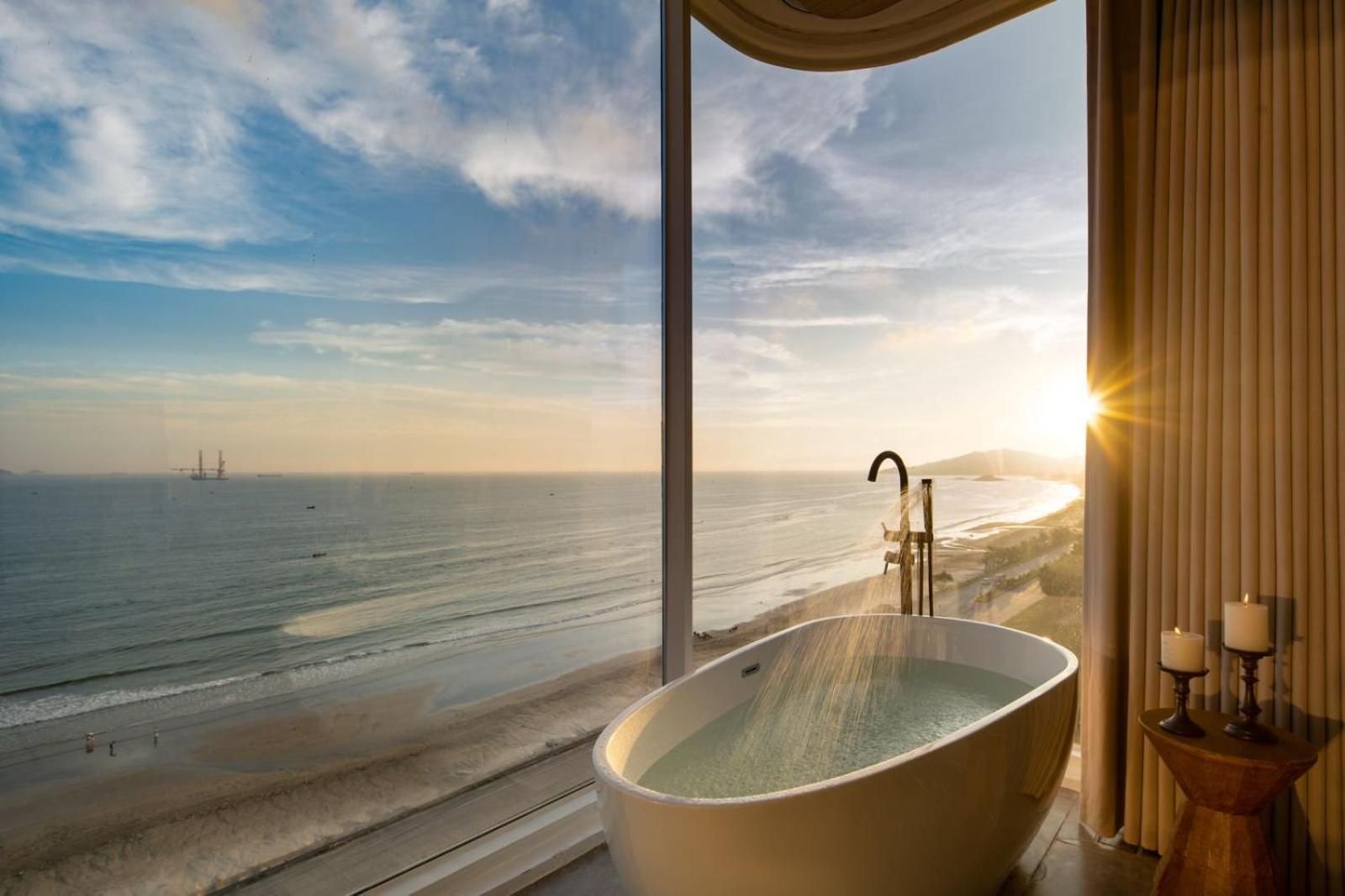 Queen Suite with Sea View