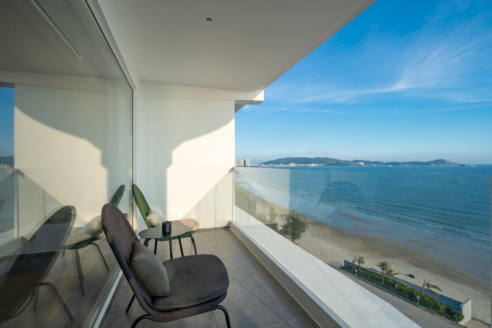 Sea View Cave Suite