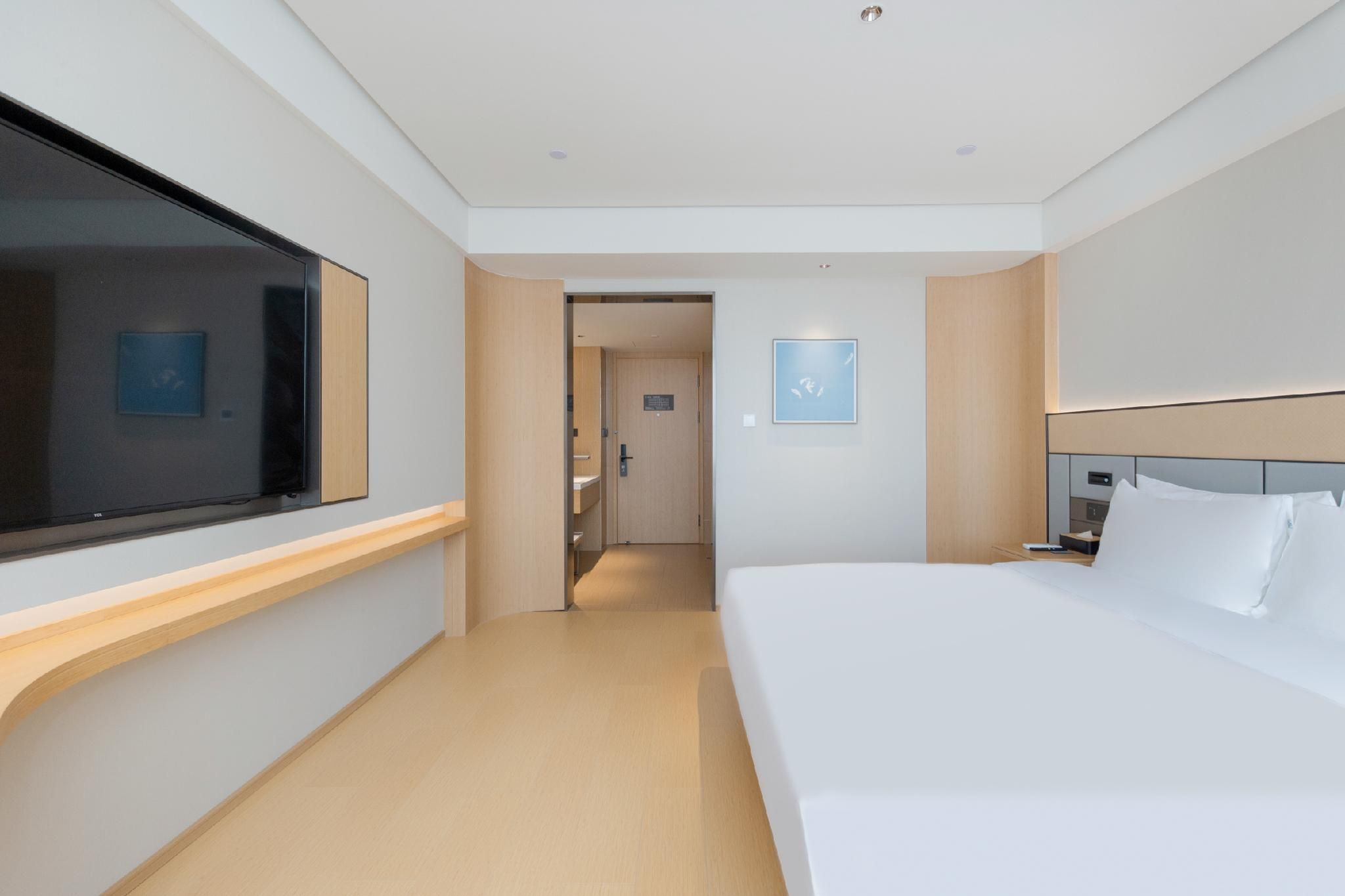 Huazhu - Room With Bed