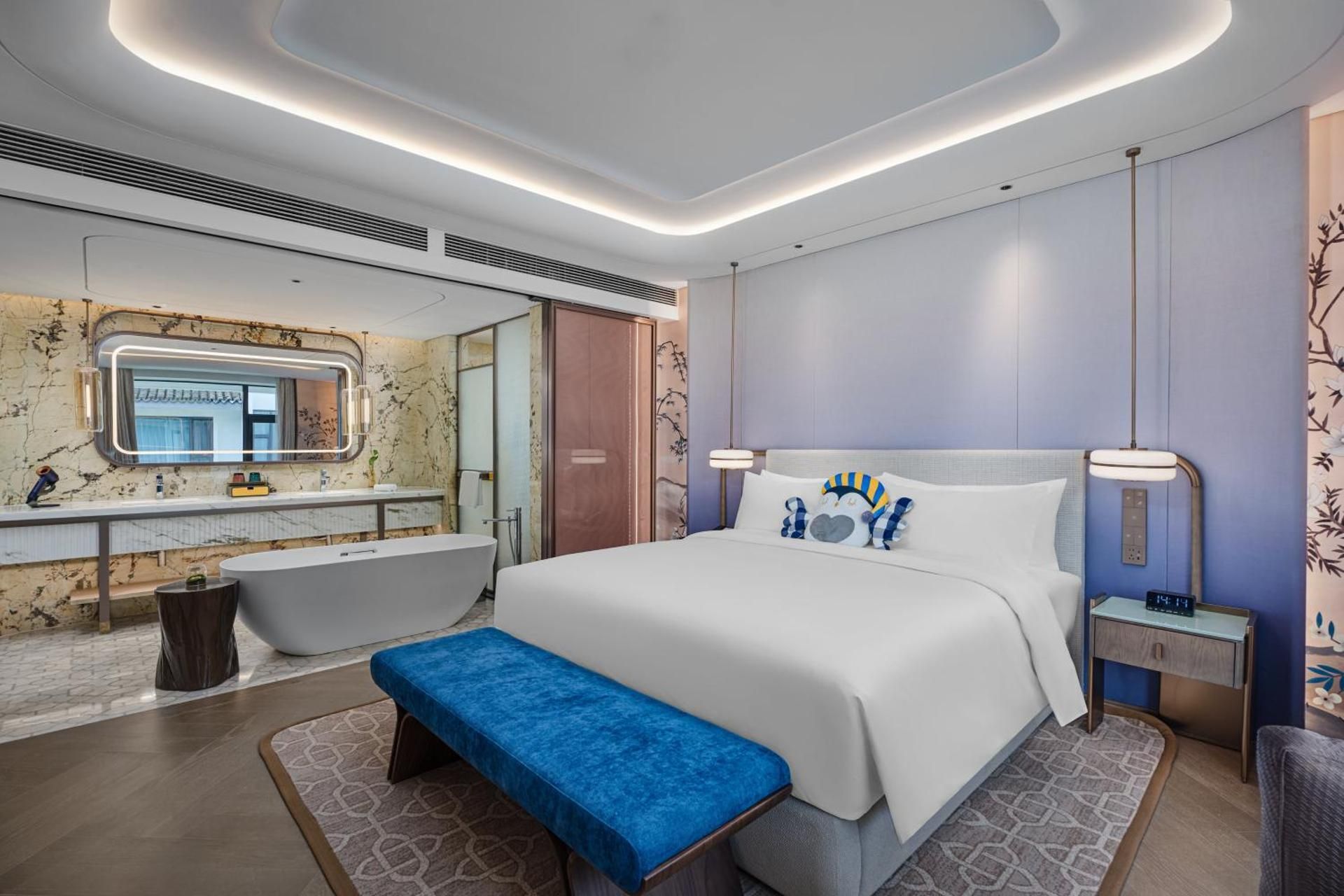 One-Bedroom King Suite with Living and Dining Areas