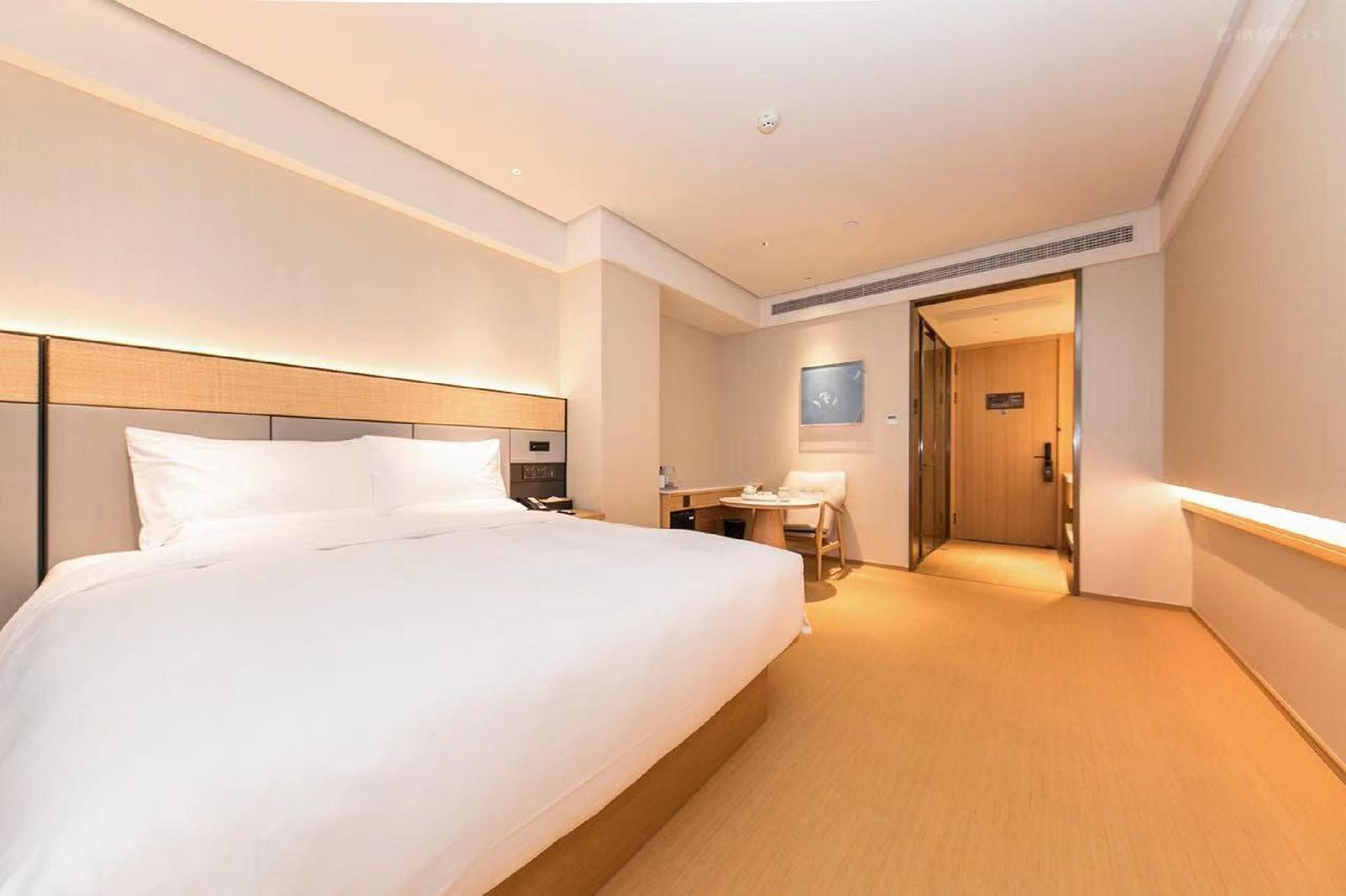 Business Queen Bed Room