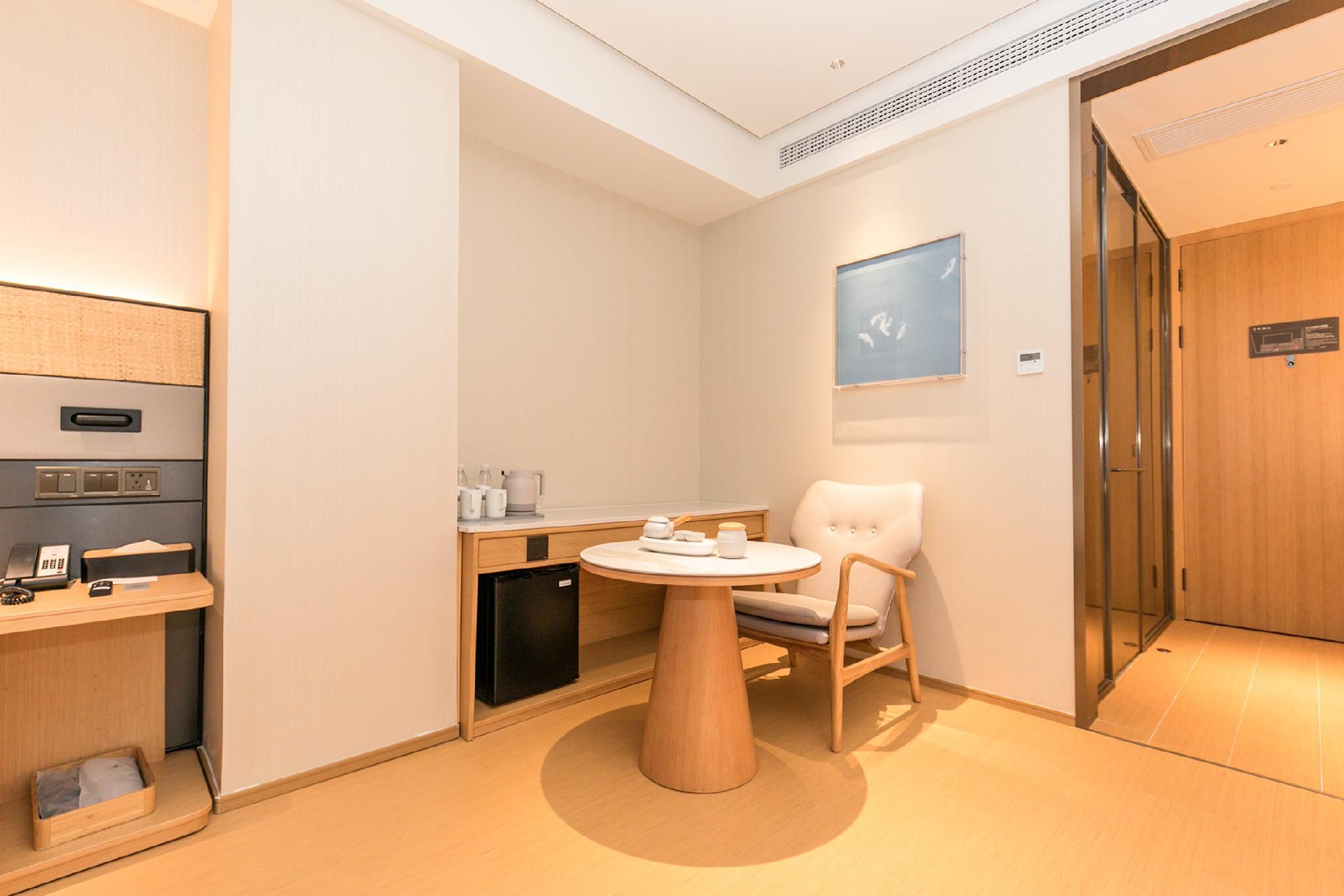 Business Queen Bed Room