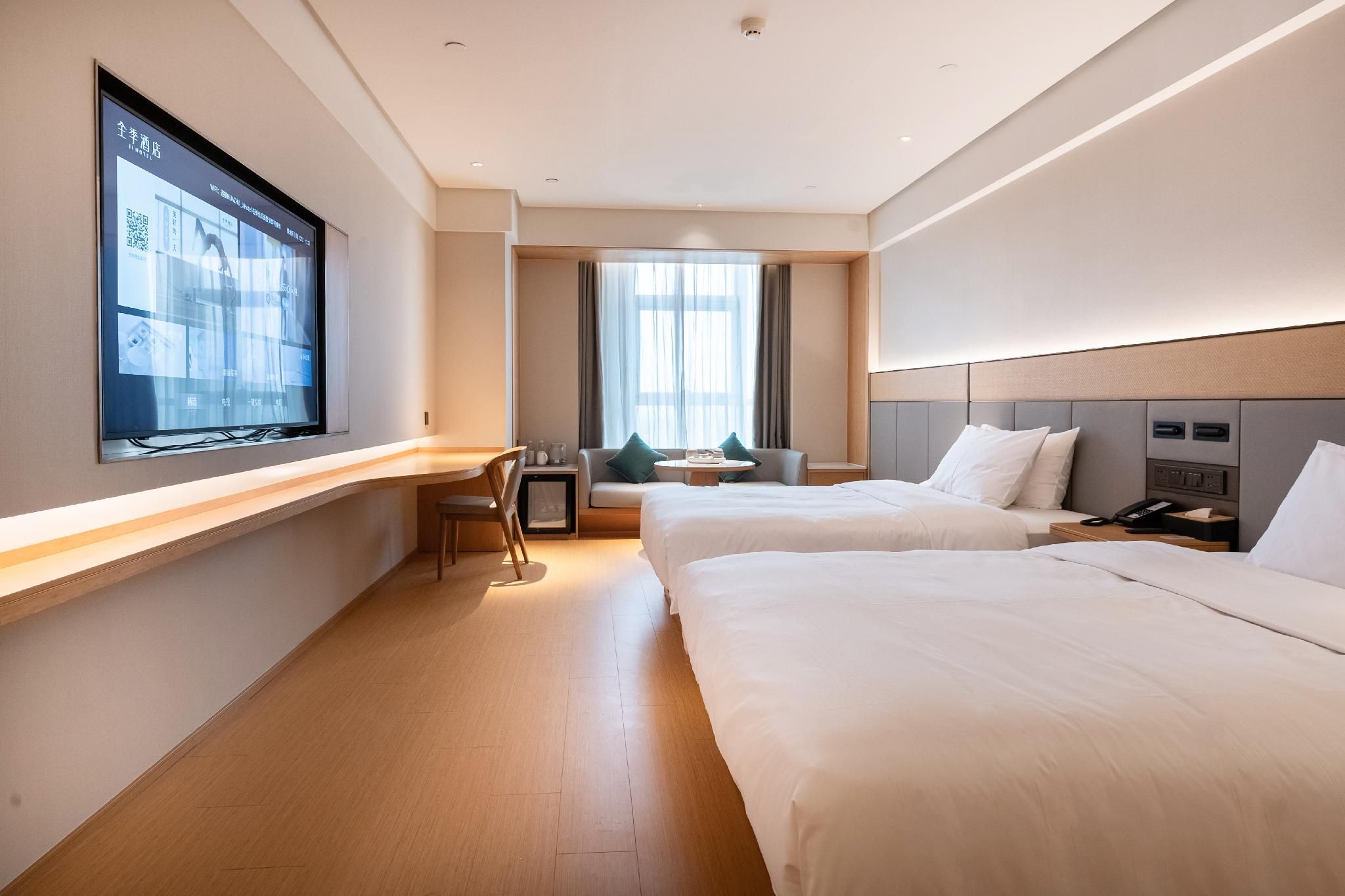 Deluxe Family Room, Guest room