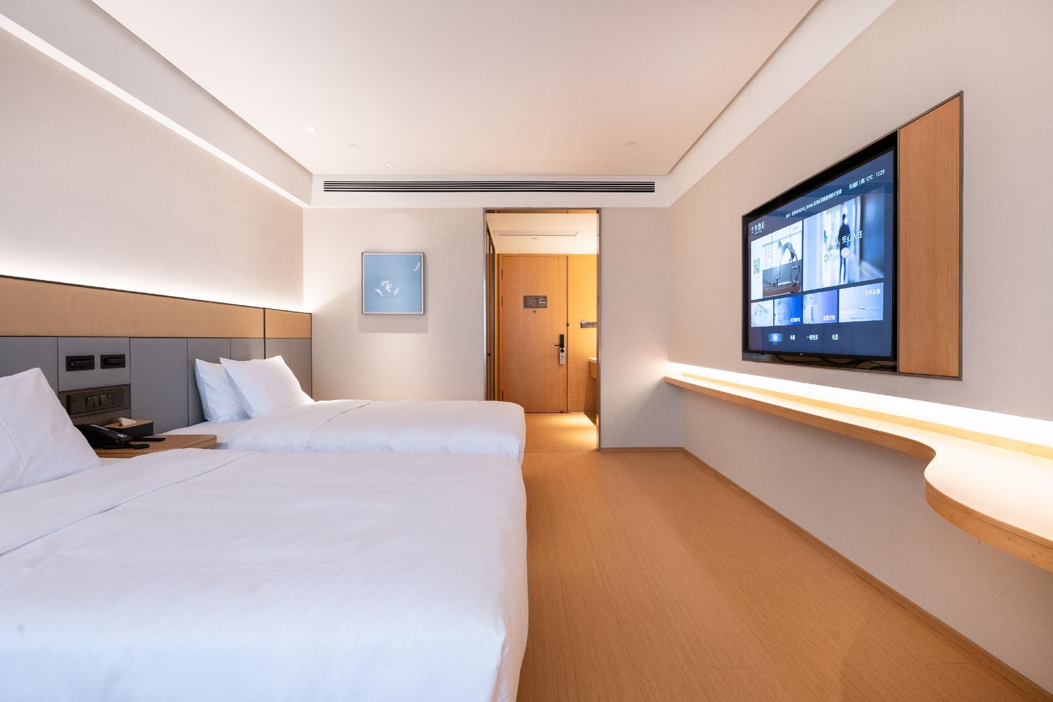 Deluxe Family Room, Guest room