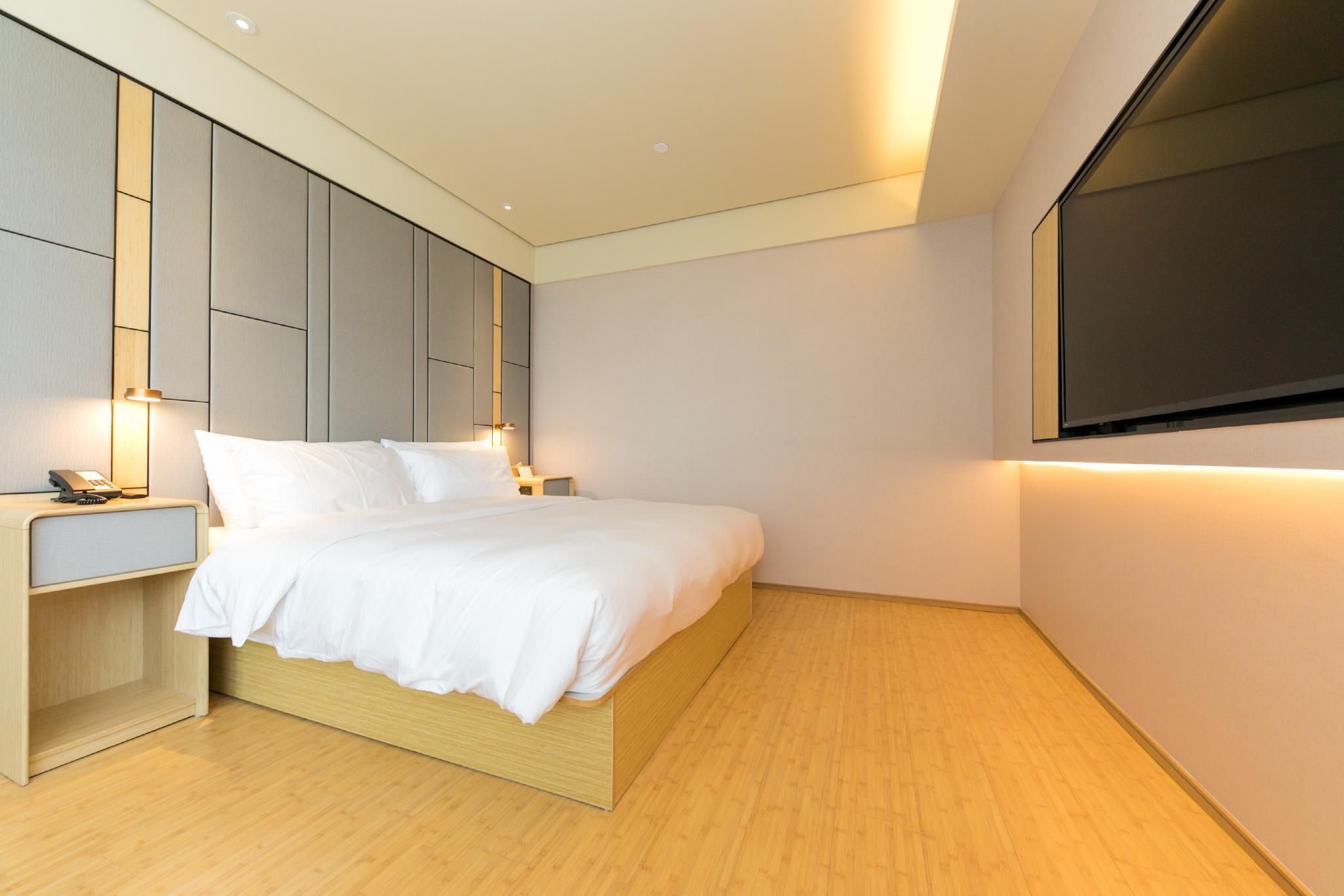 Business Queen Bed Room