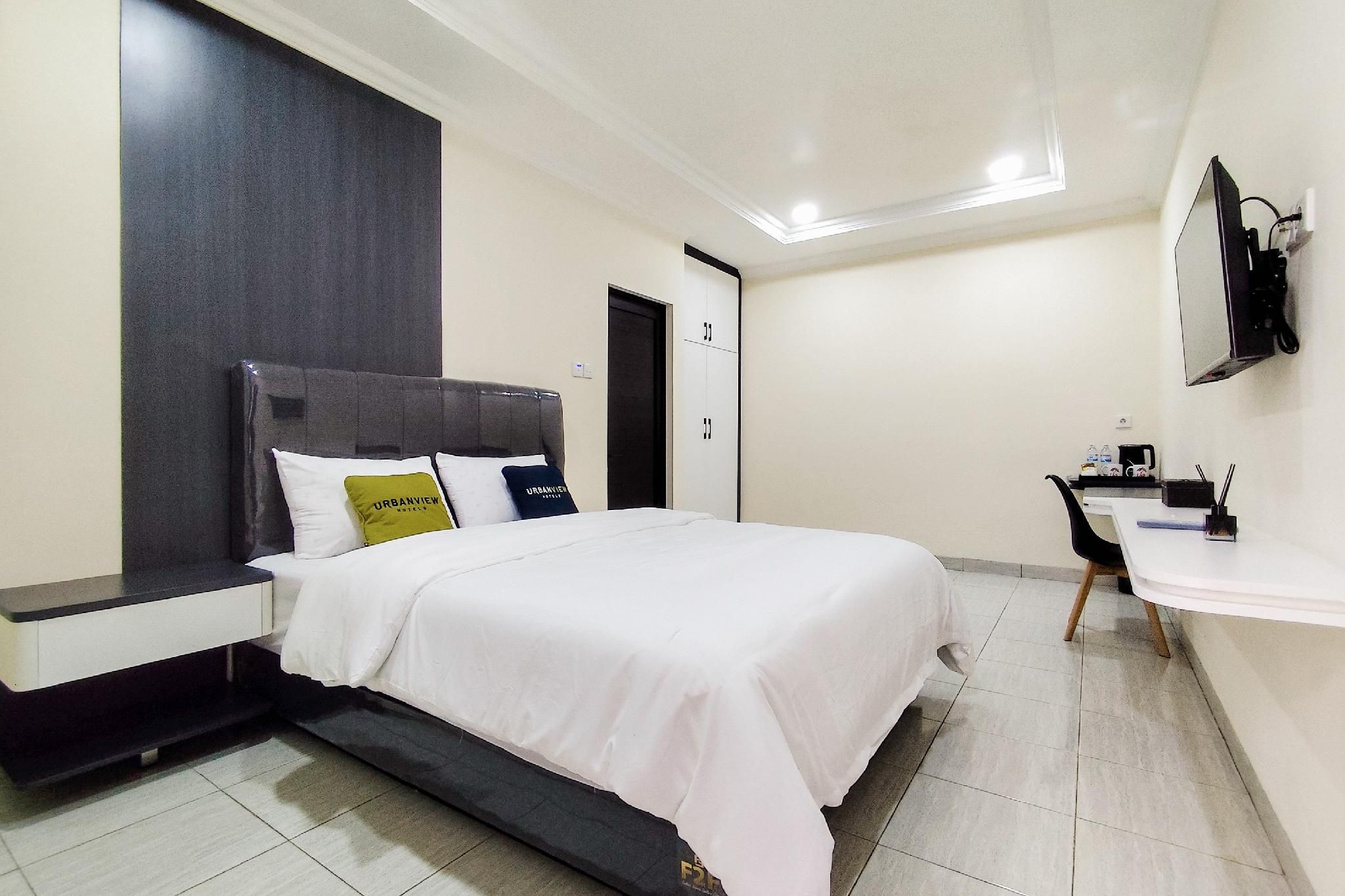 Urbanview Hotel Via Jambi Deluxe Room