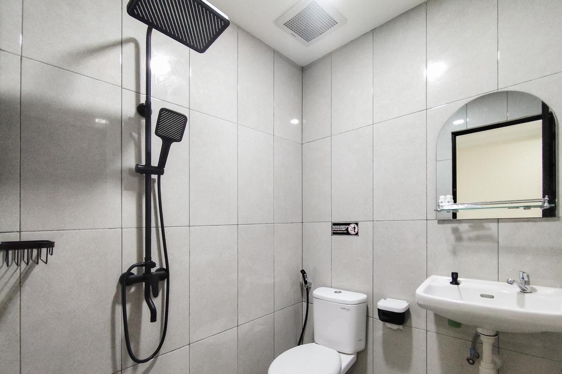 Urbanview Hotel Via Jambi Single Room 2