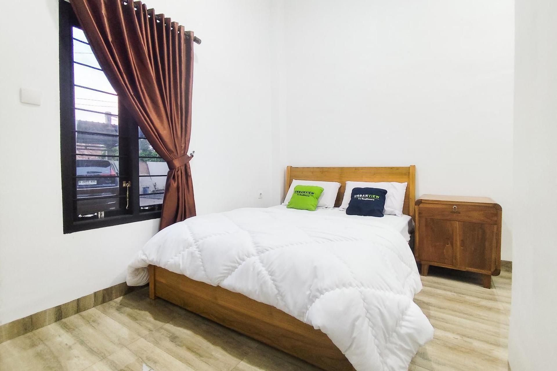 Urbanview Hotel Syariah @ Glory Guest House Kota Baru Deluxe Room 2