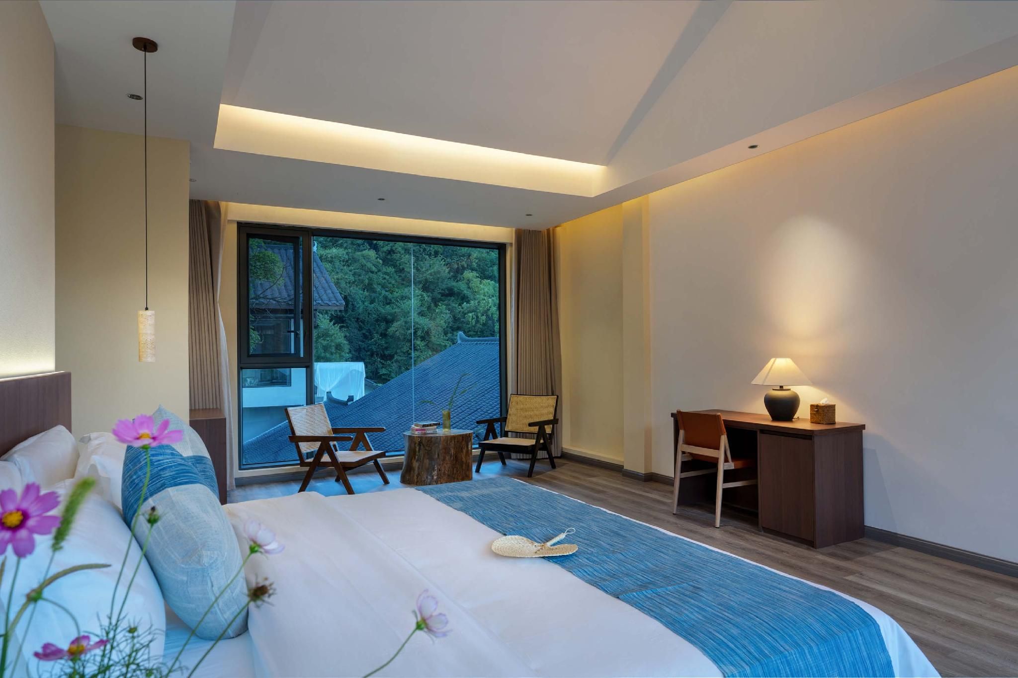 Grand King Room